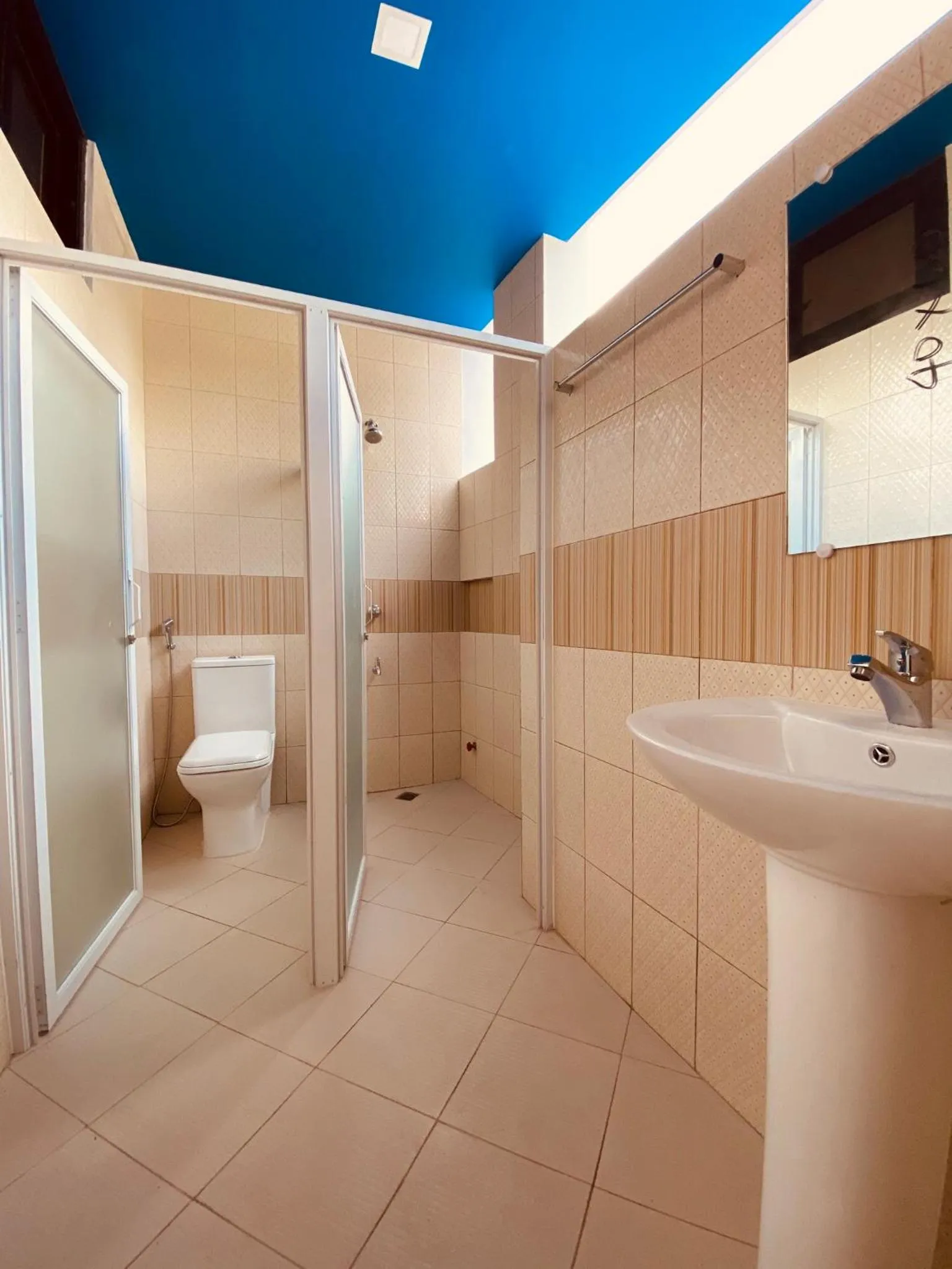 Cerca Parola Beach Resort