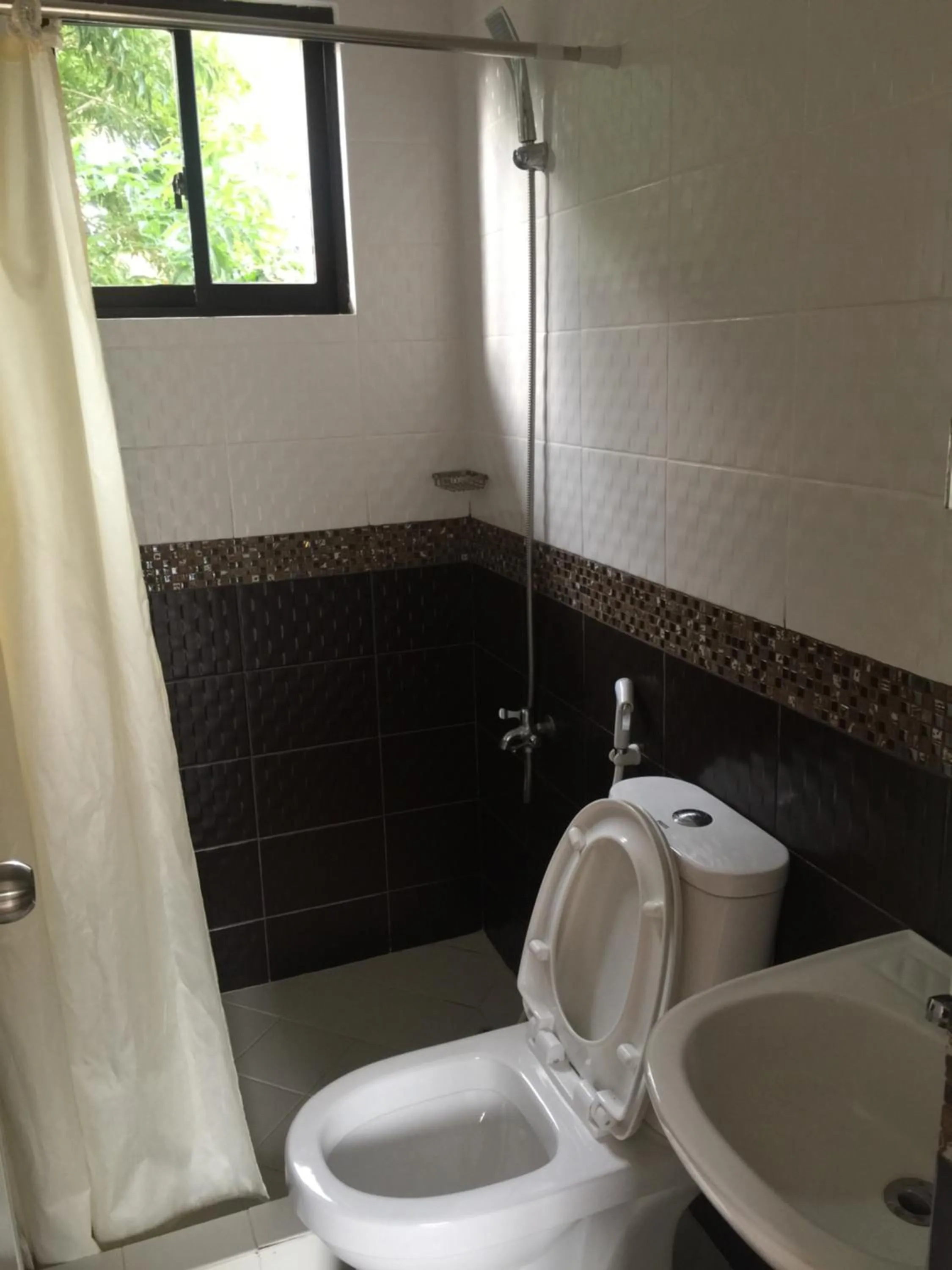 Cerca Parola Beach Resort