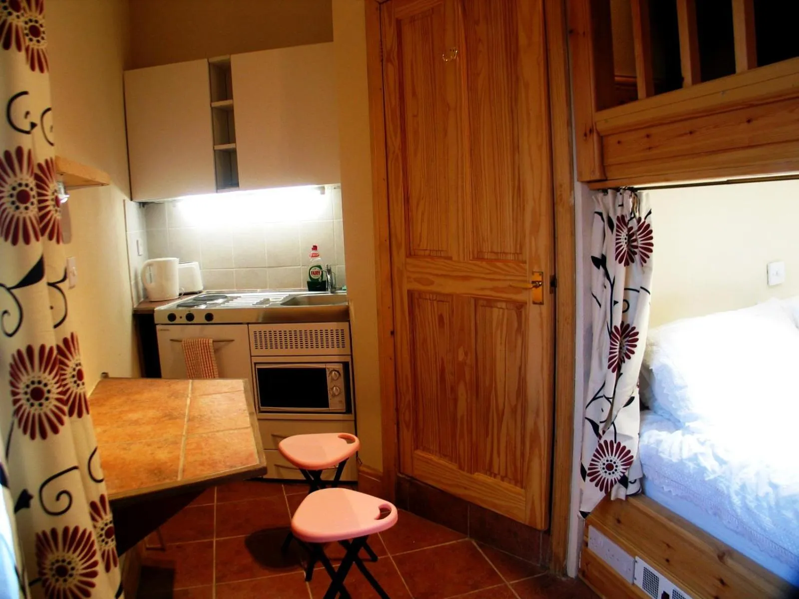 Dining area in Lamphey Studios