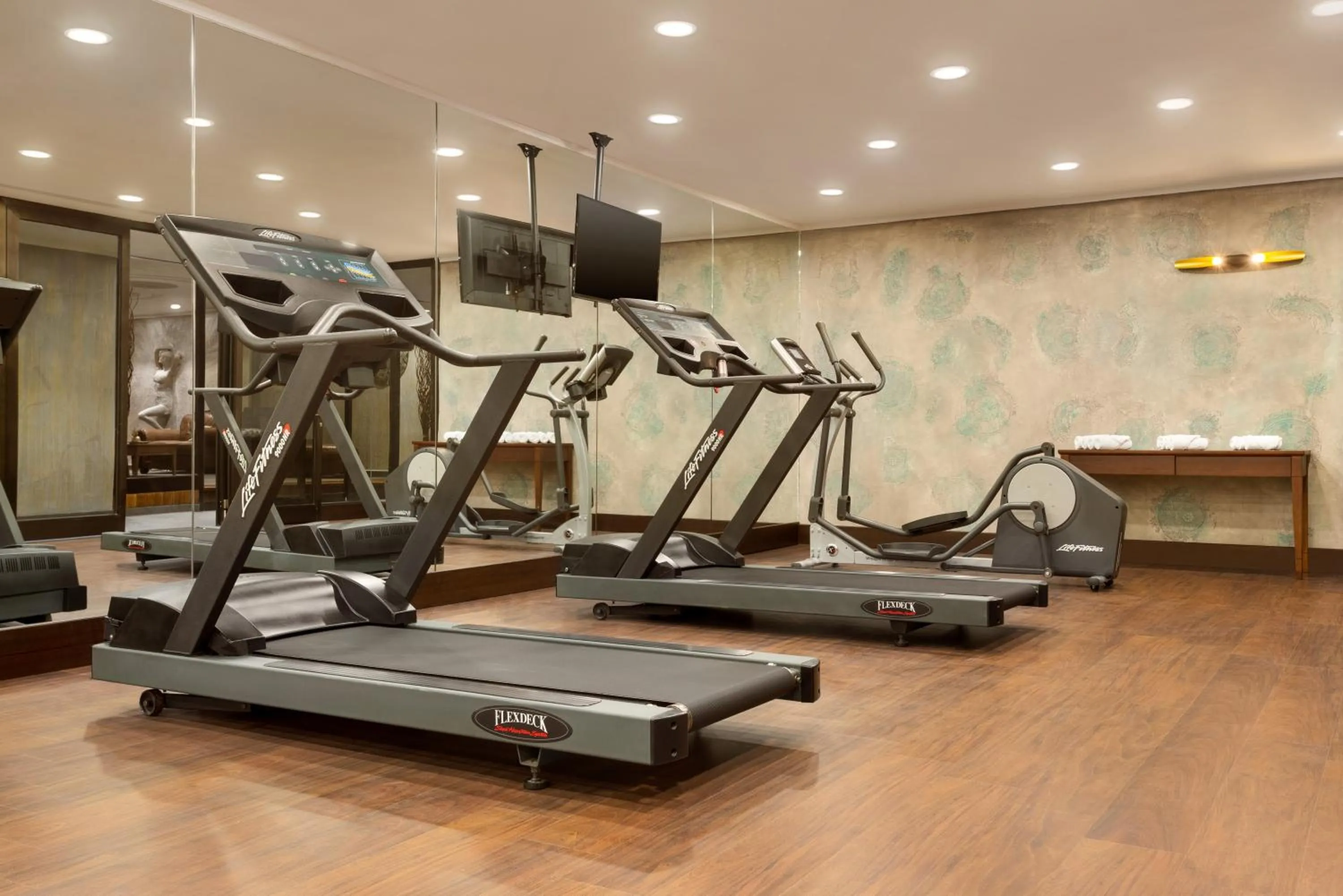 Fitness centre/facilities in Days Hotel by Wyndham Istanbul Maltepe