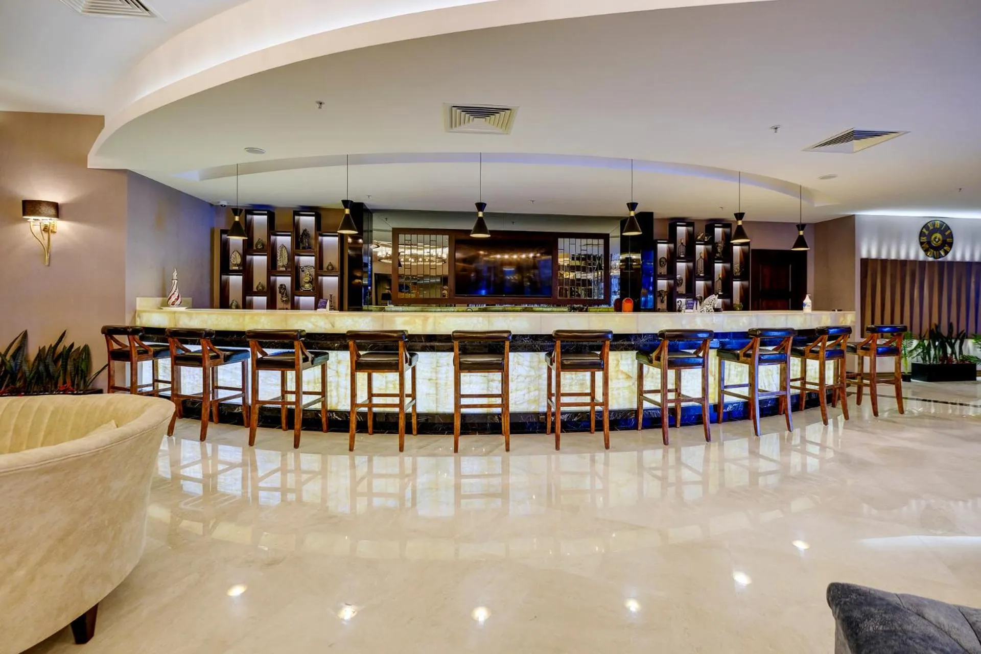 Lounge or bar in Days Hotel by Wyndham Istanbul Maltepe