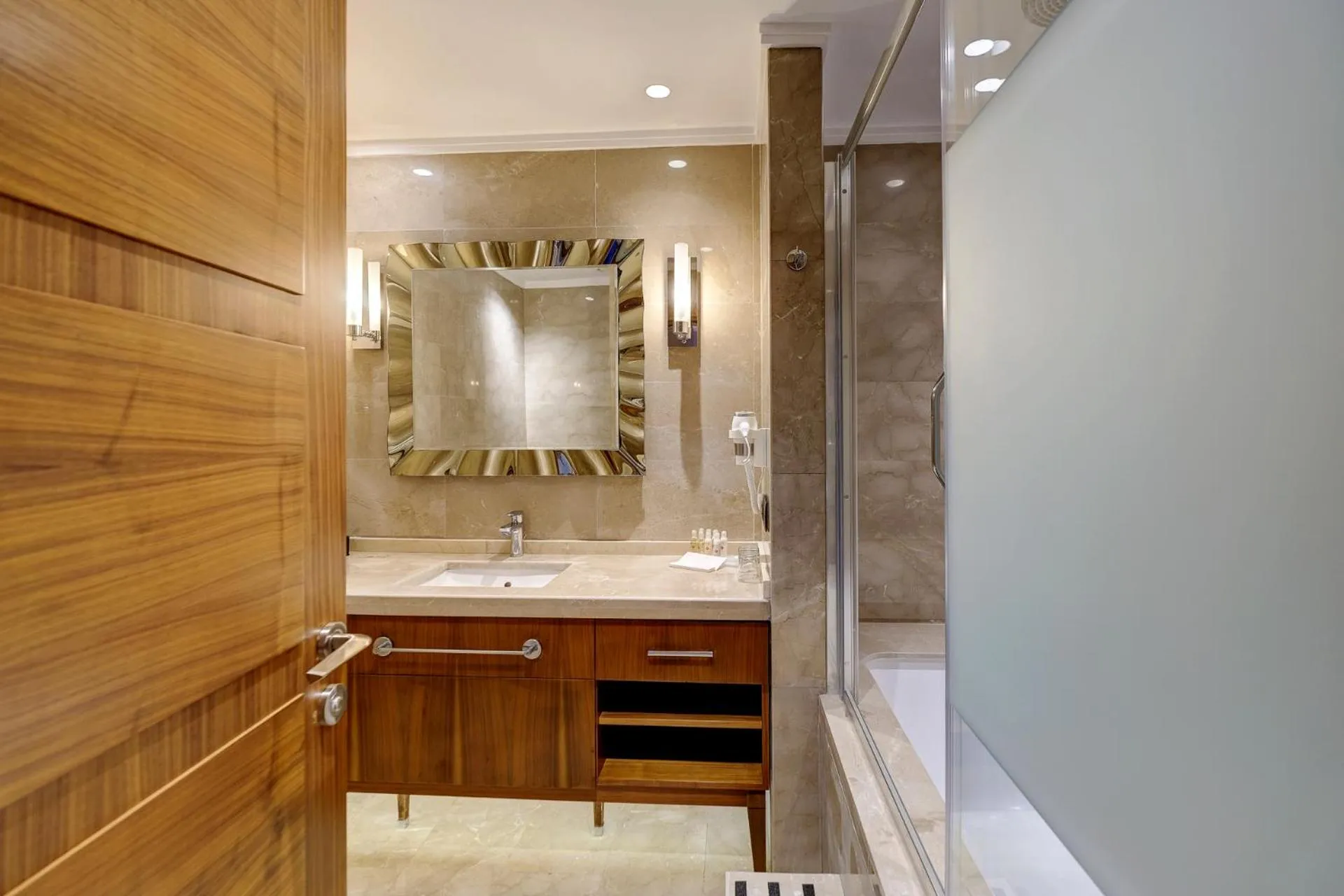 Shower in Days Hotel by Wyndham Istanbul Maltepe