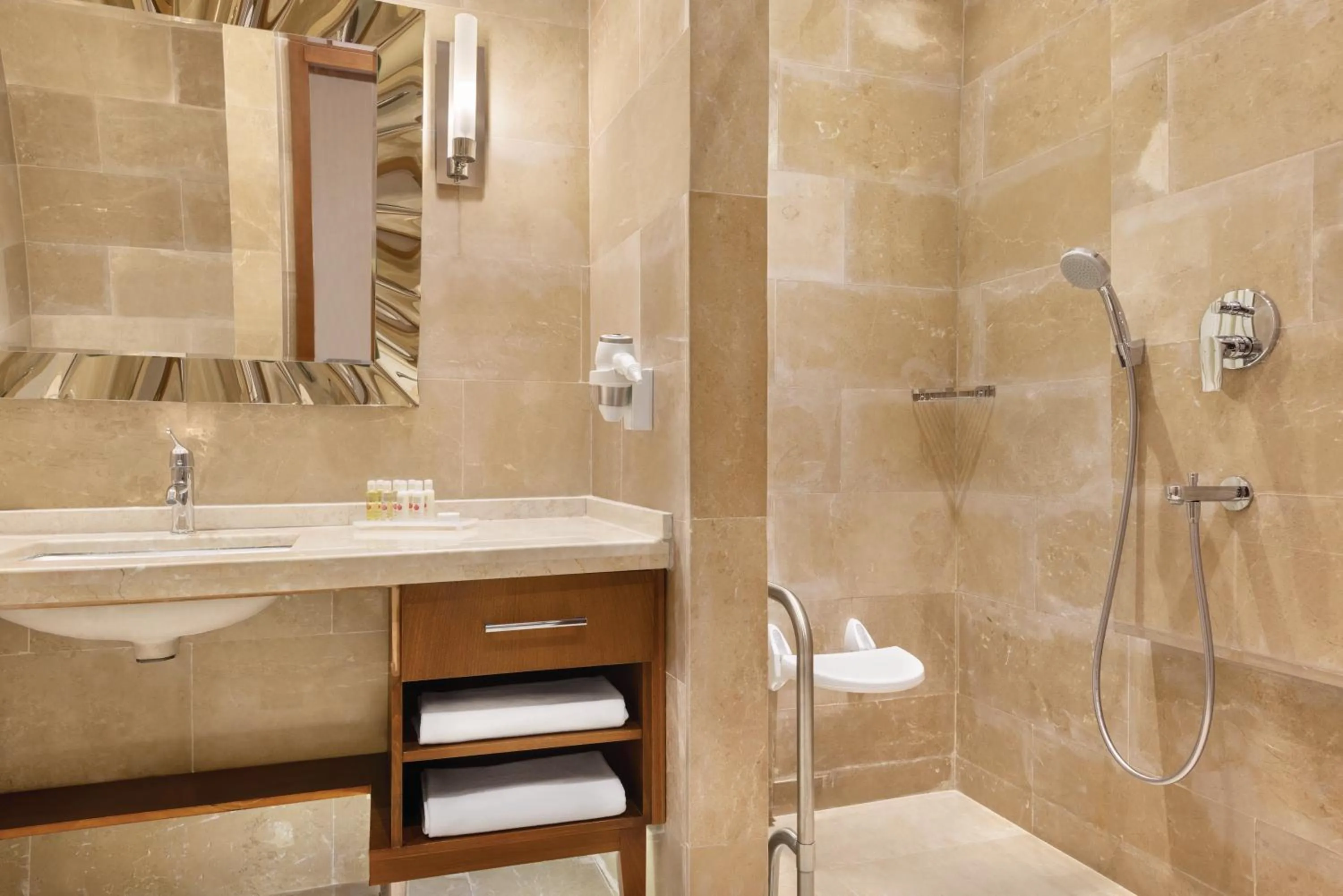 Toilet in Days Hotel by Wyndham Istanbul Maltepe