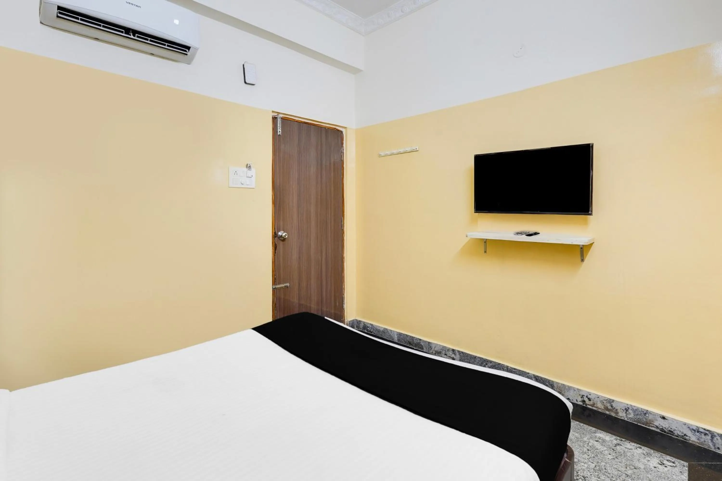 Bedroom, Bed in Super Hotel O Karakambadi Road Near Leela Mahal Circle