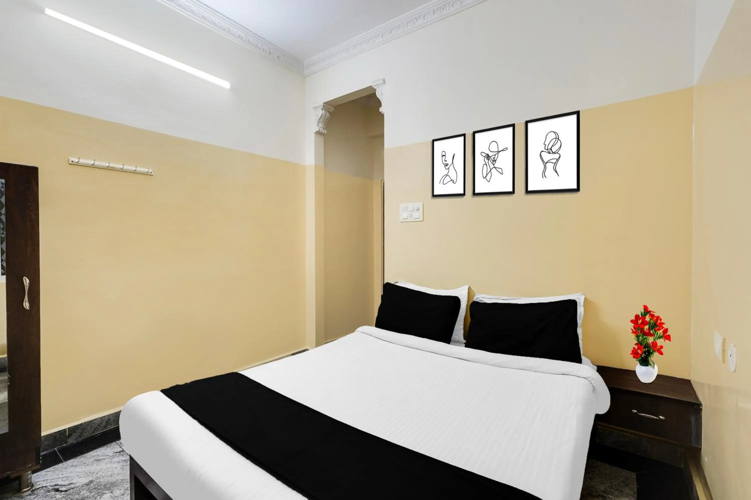 Bedroom, Bed in Super Hotel O Karakambadi Road Near Leela Mahal Circle