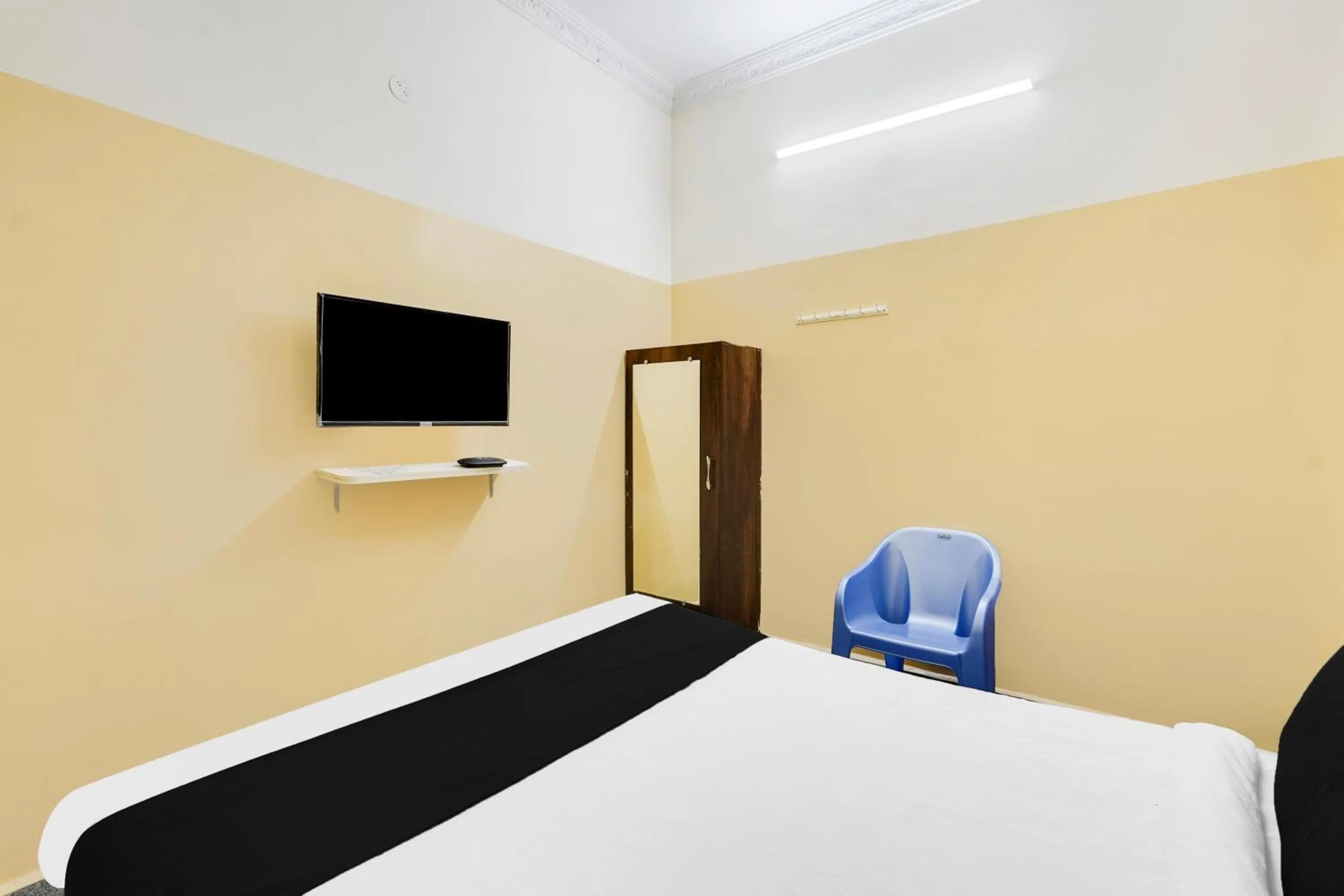 Bedroom, Bed in Super Hotel O Karakambadi Road Near Leela Mahal Circle