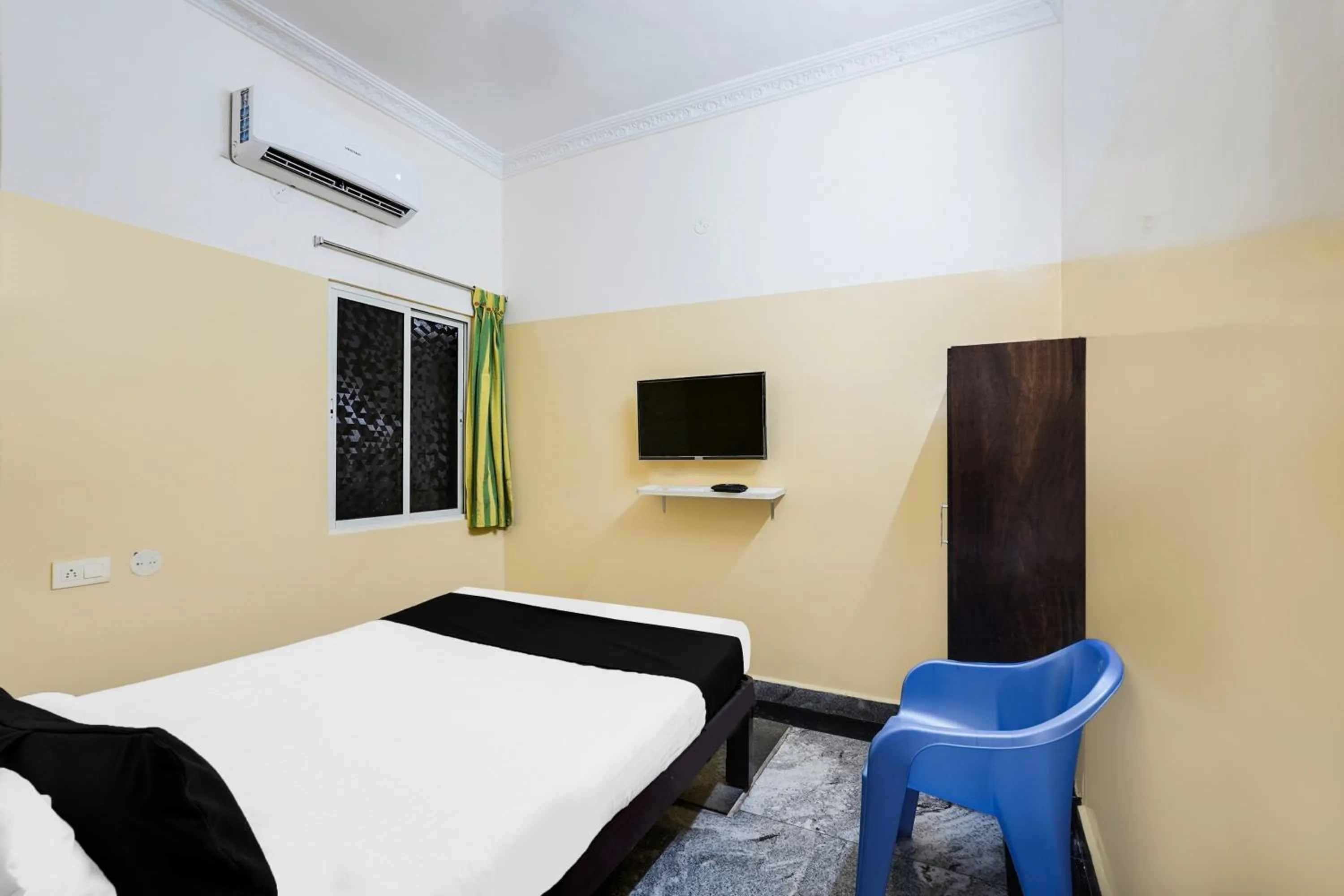 Bedroom, Bed in Super Hotel O Karakambadi Road Near Leela Mahal Circle