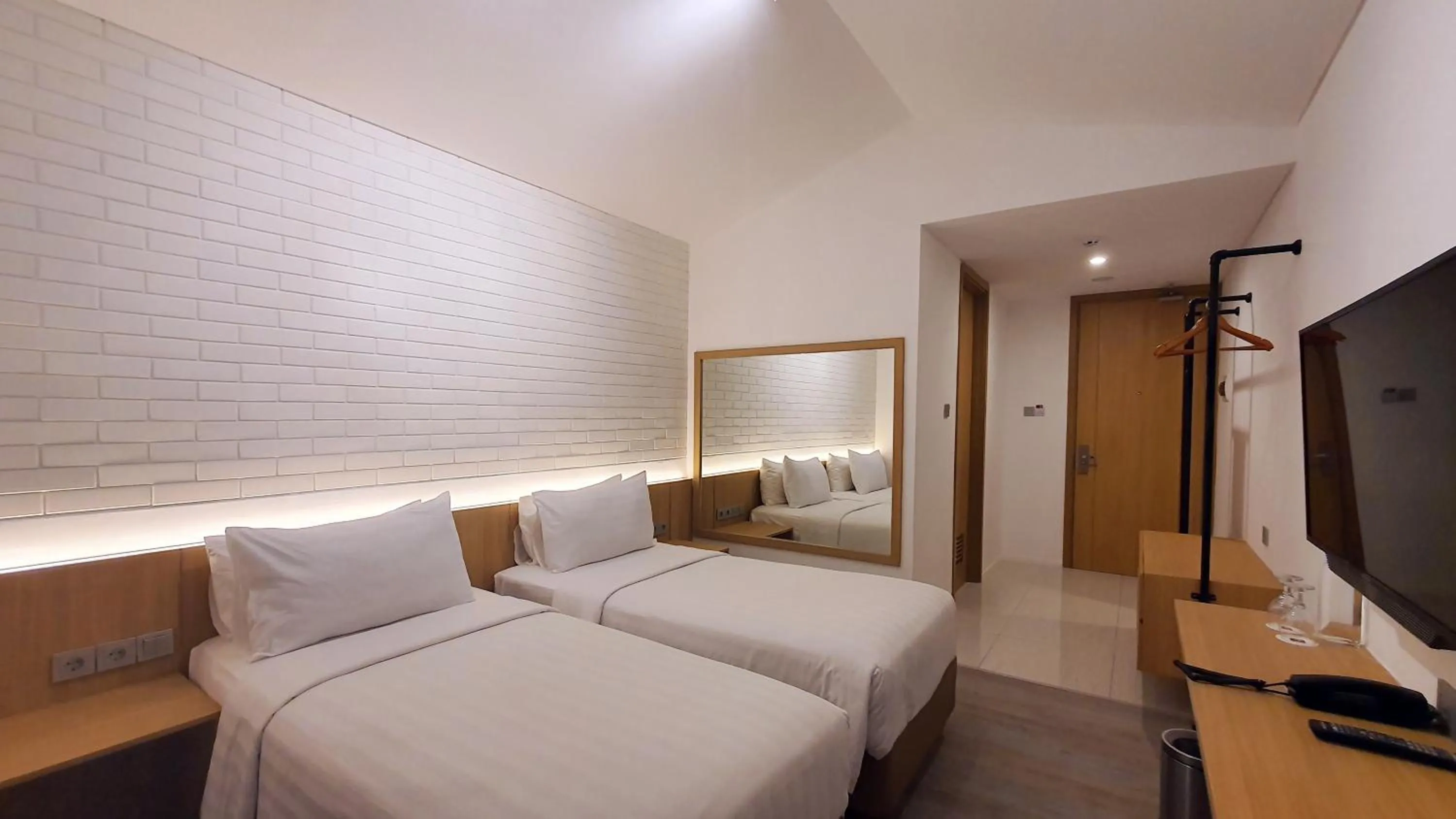 Photo of the whole room, Bed in Ra Inn Kemang