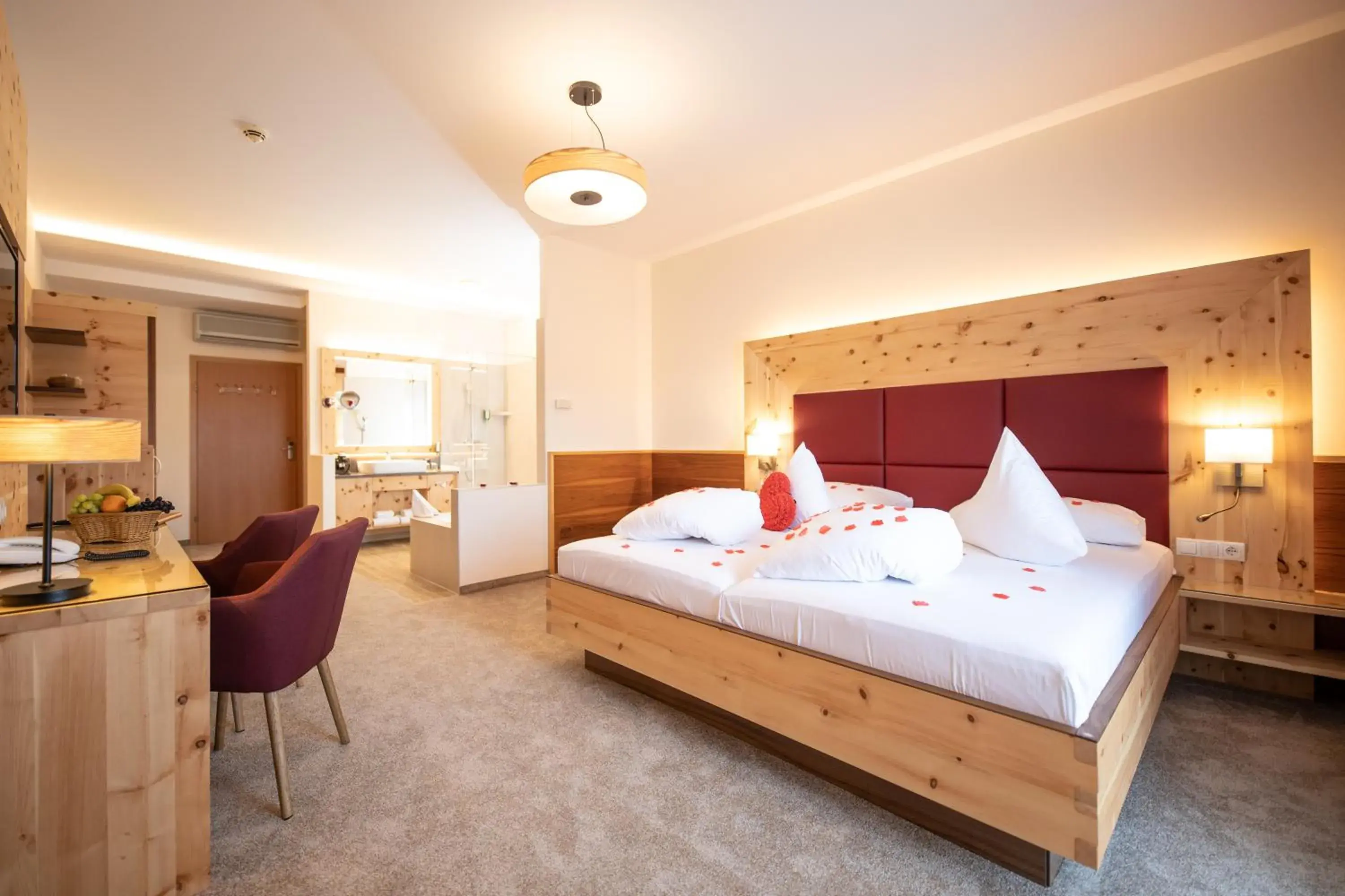 Zirben Romantic Suite with Balcony - Thermenblick in Thermenhotel PuchasPLUS Stegersbach Zirben Romantic Suite with Balcony - Thermenblick in Thermenhotel PuchasPLUS Stegersbach