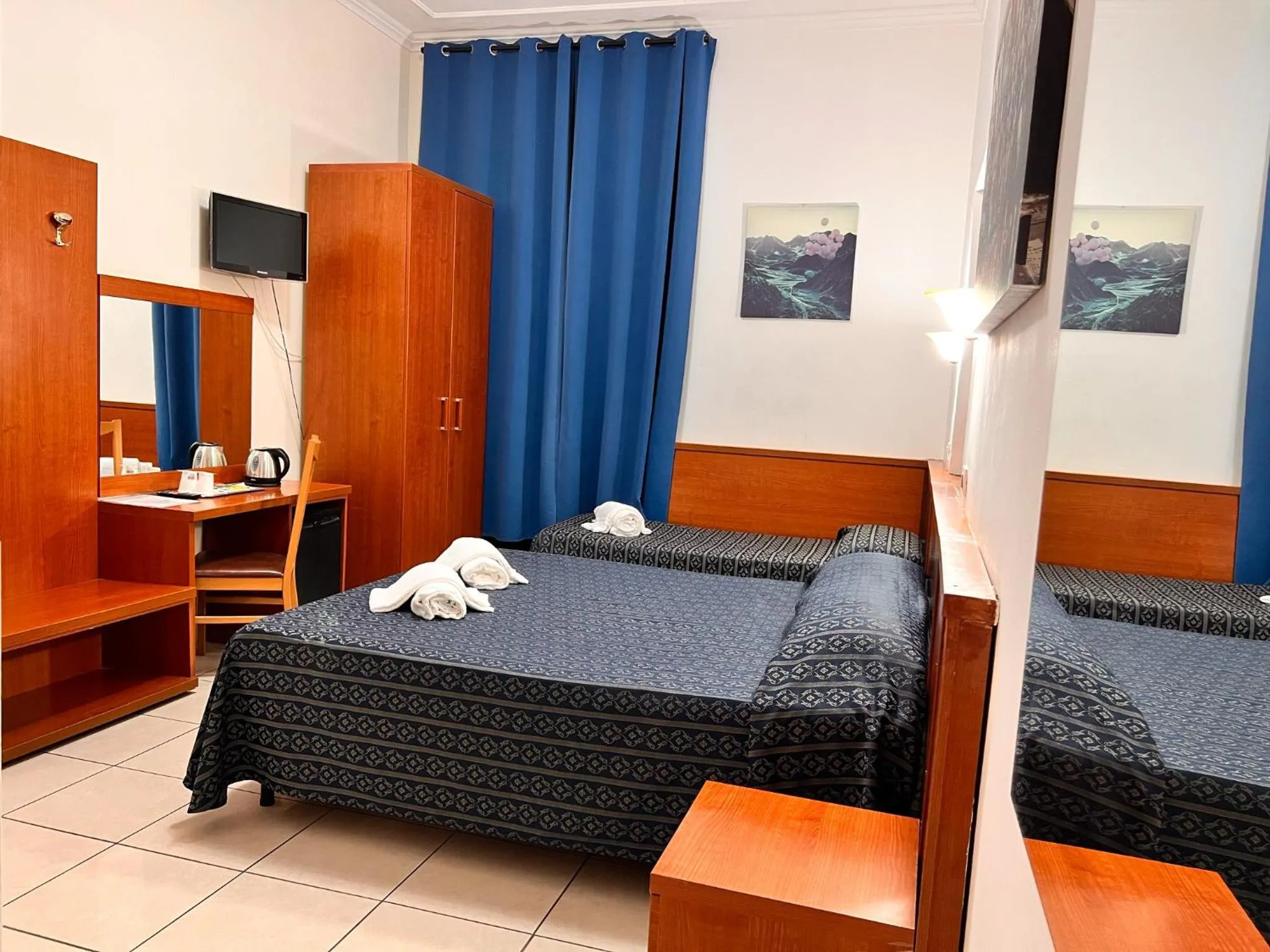 Photo of the whole room, Bed in Alius and Freerome Hotel