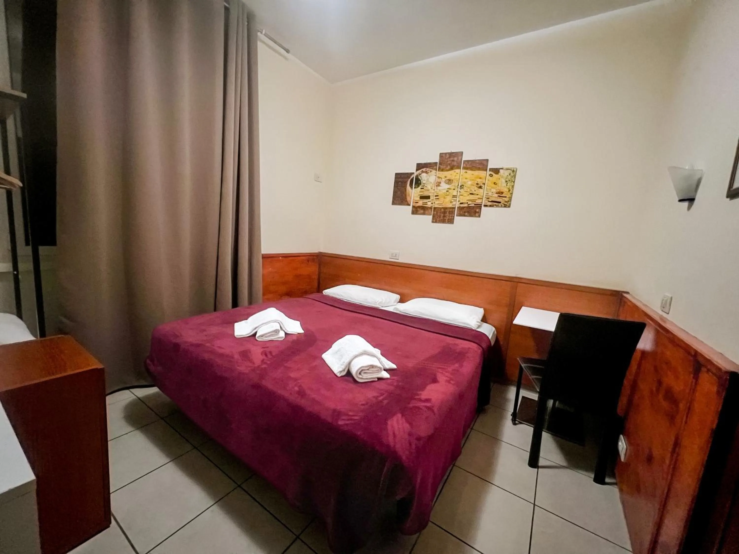 Bedroom, Bed in Alius and Freerome Hotel