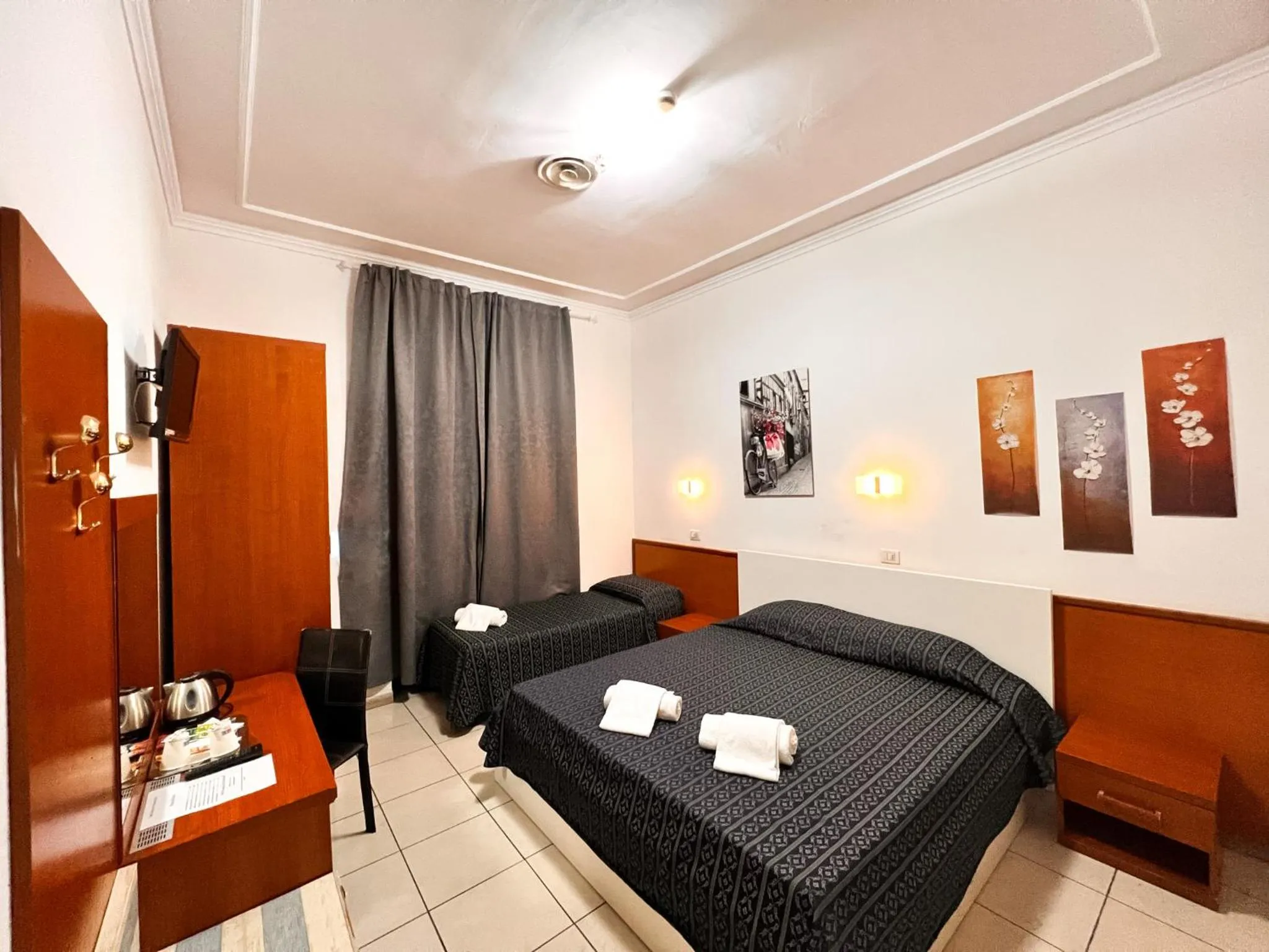 Photo of the whole room, Bed in Alius and Freerome Hotel