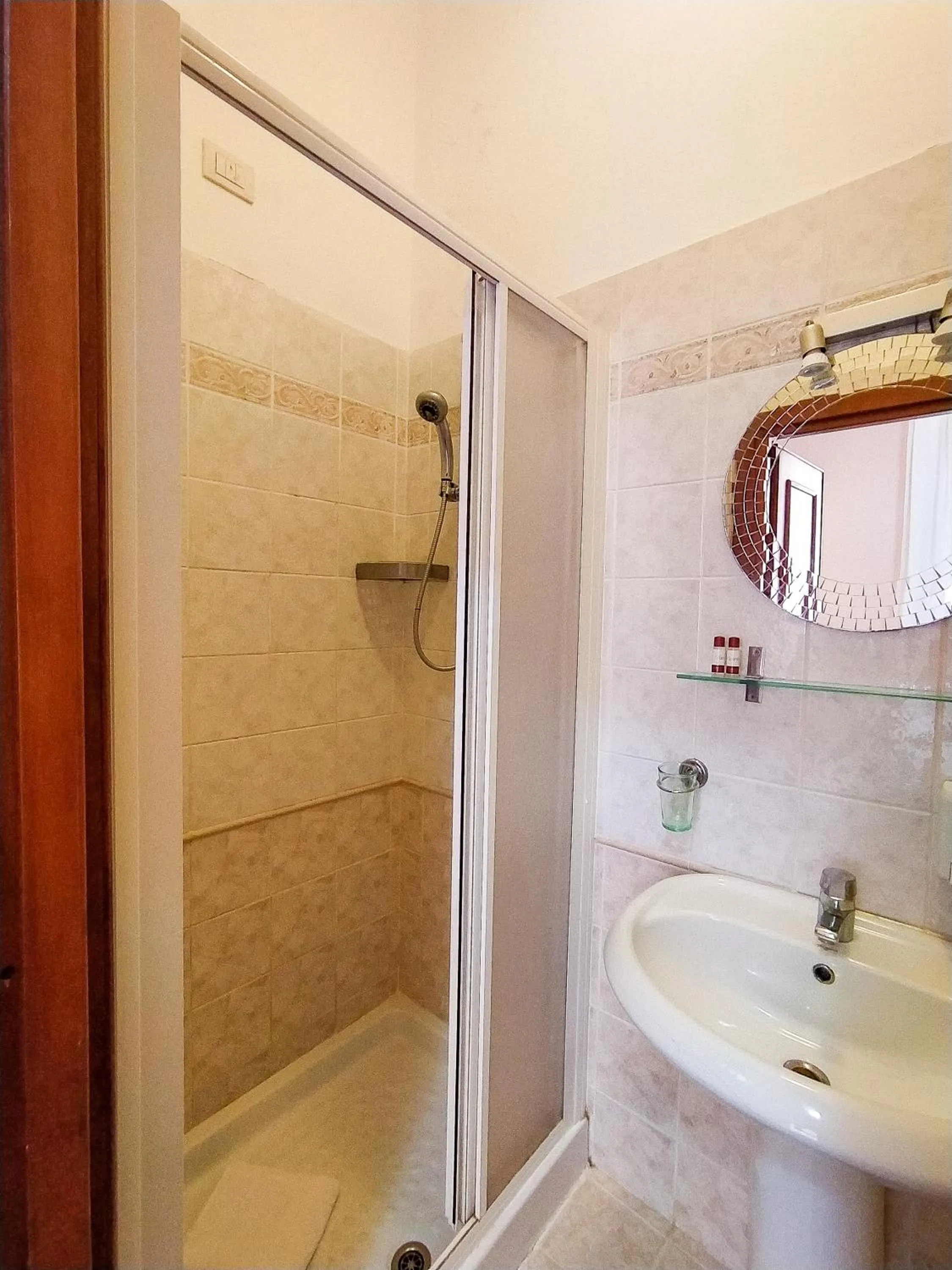 Shower in Alius and Freerome Hotel