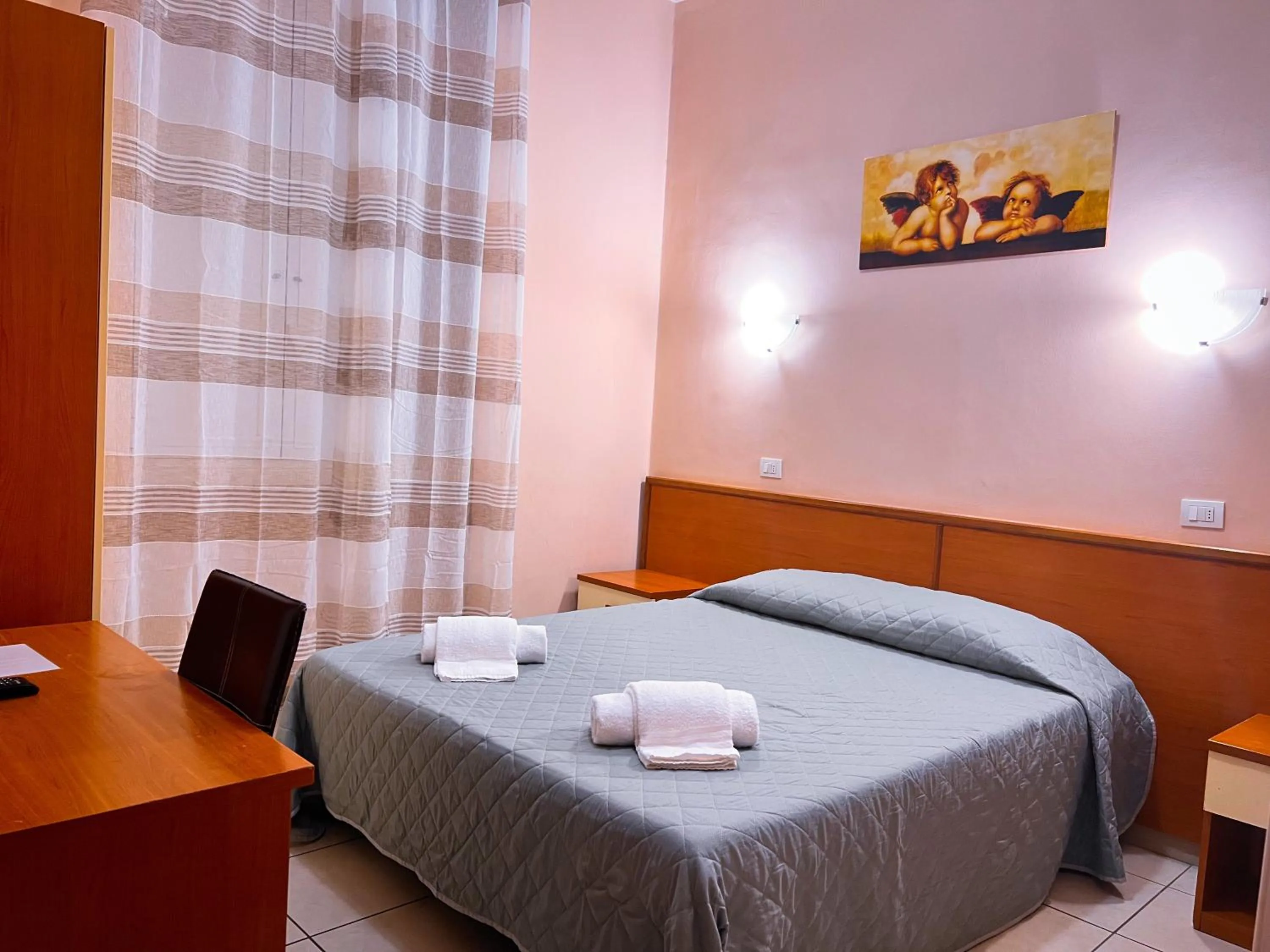 Photo of the whole room, Bed in Alius and Freerome Hotel