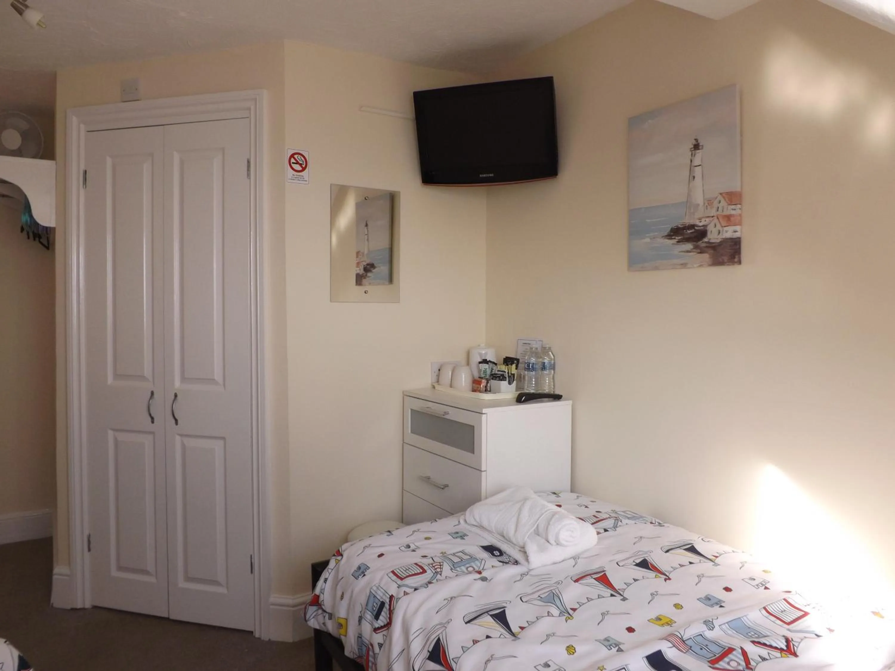 Coffee/tea facilities, Bed in The Edenhurst Guesthouse