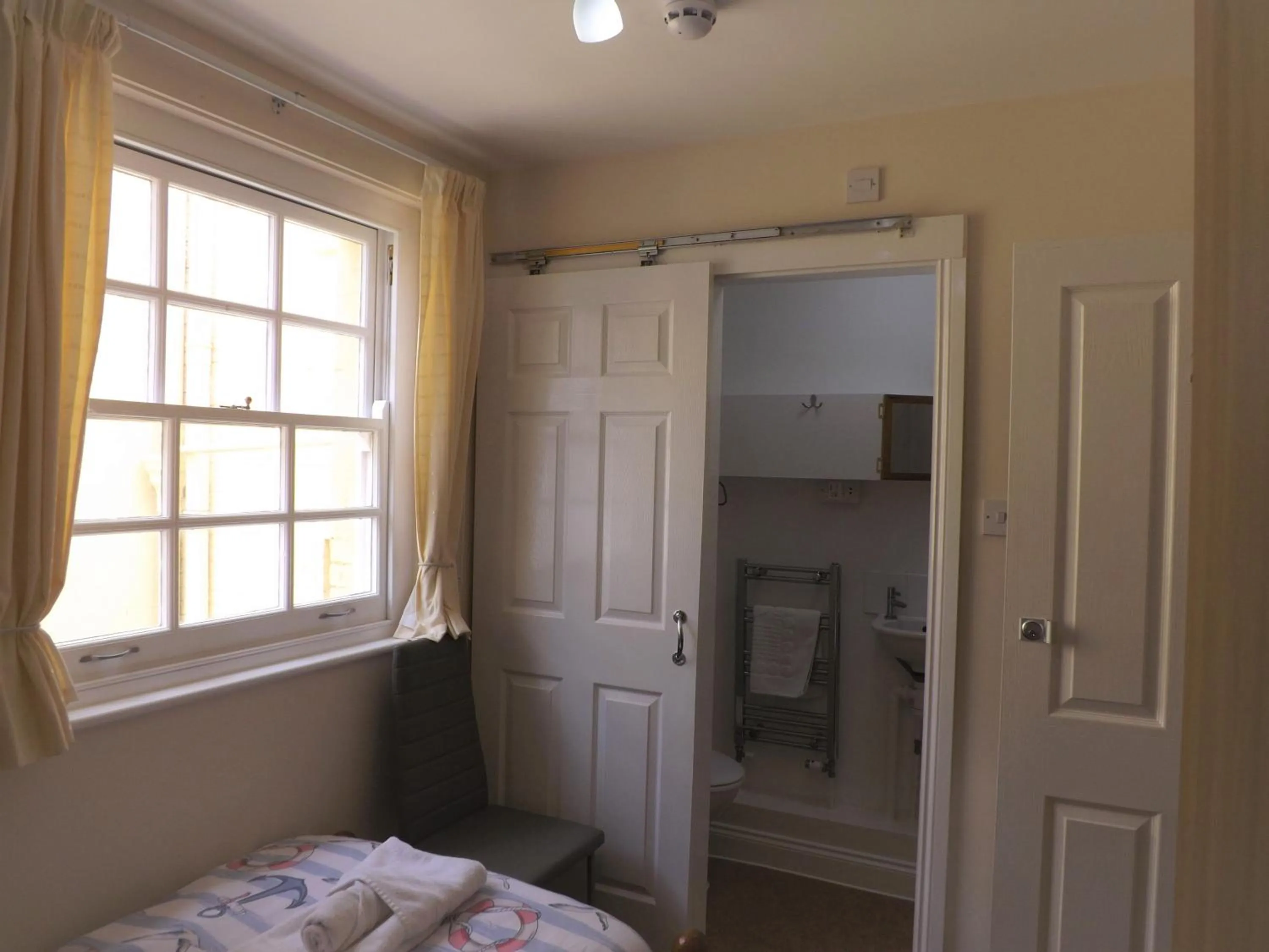 Bathroom, Bed in The Edenhurst Guesthouse