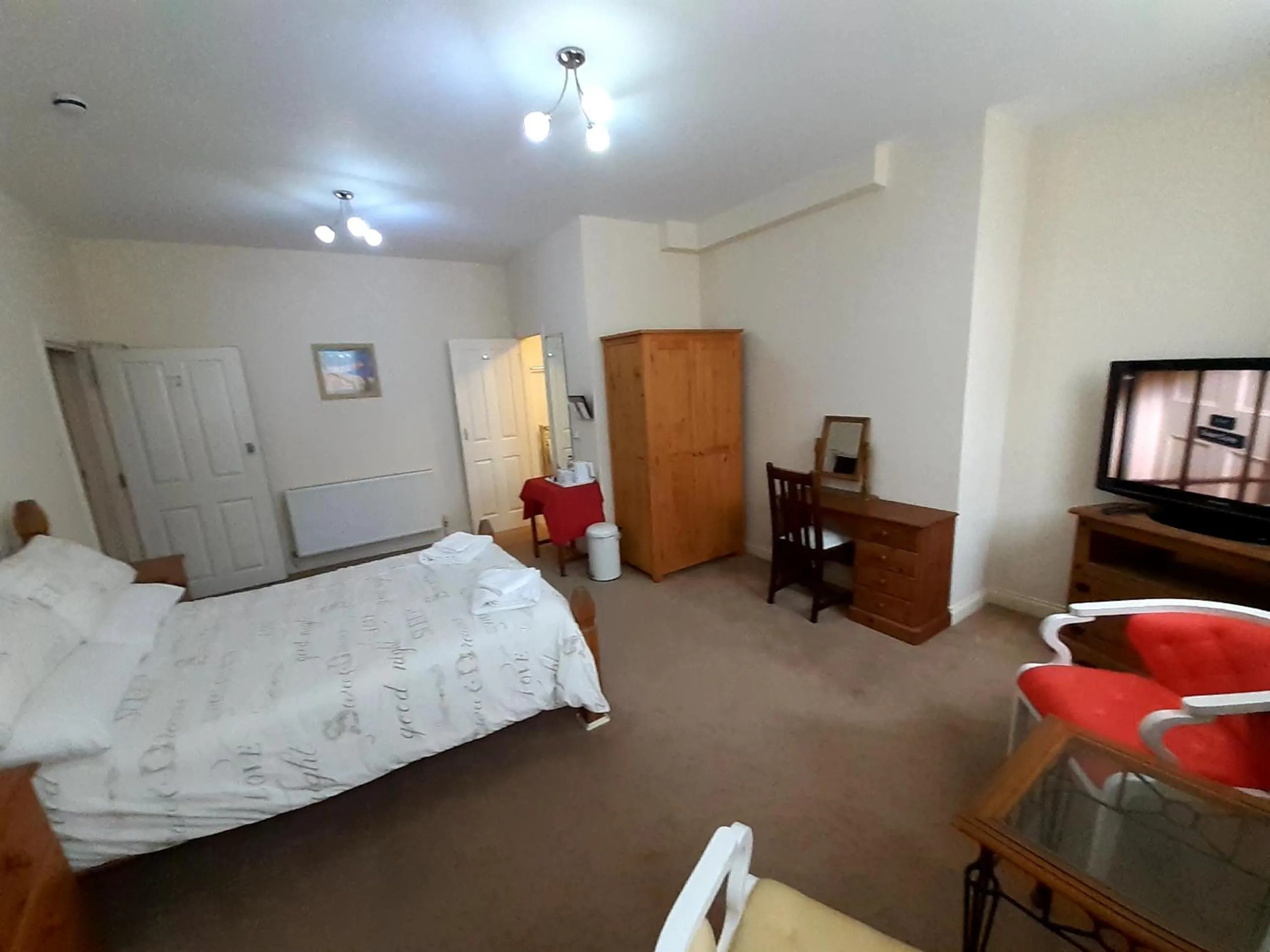 Photo of the whole room, Bed in The Edenhurst Guesthouse