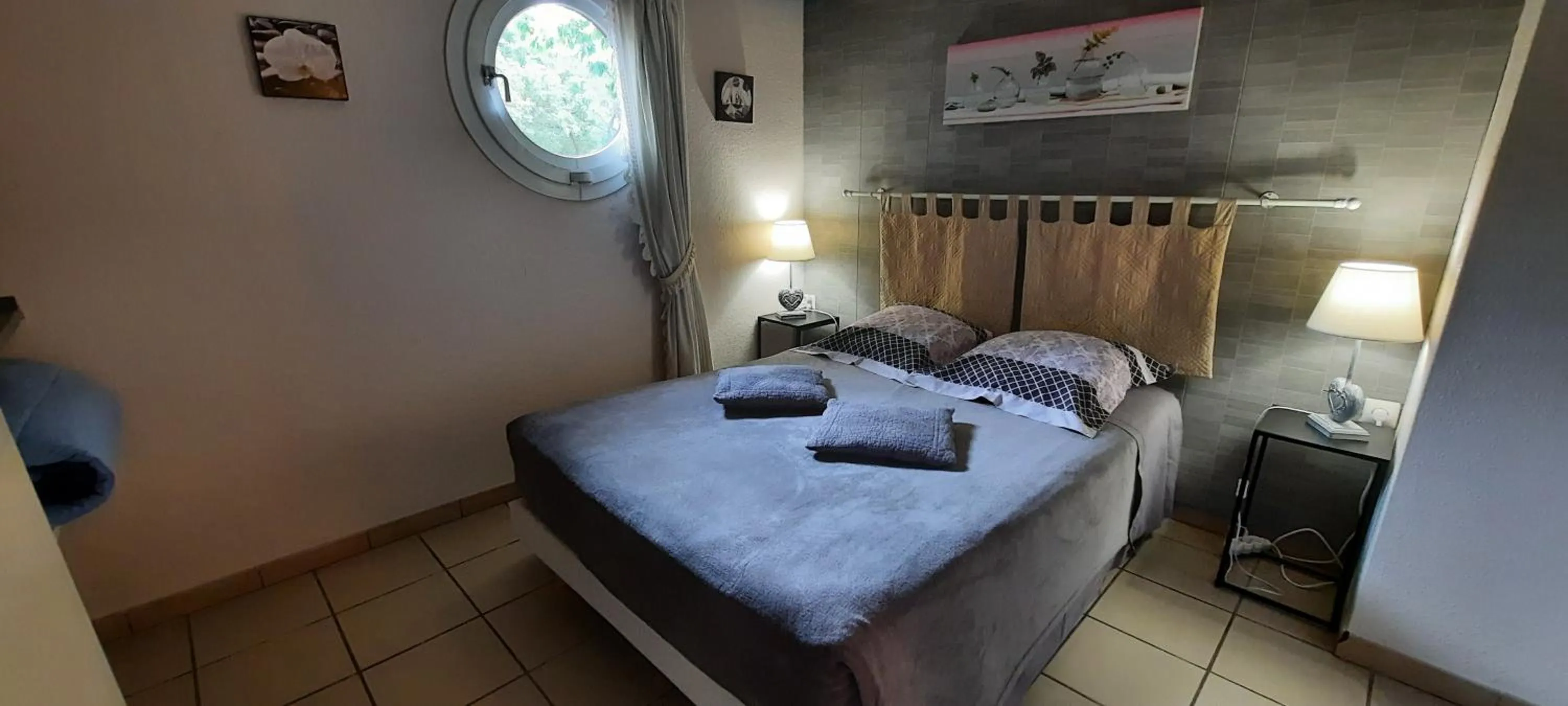 Photo of the whole room, Bed in Chambres d'hôtes au Pays des Etangs
