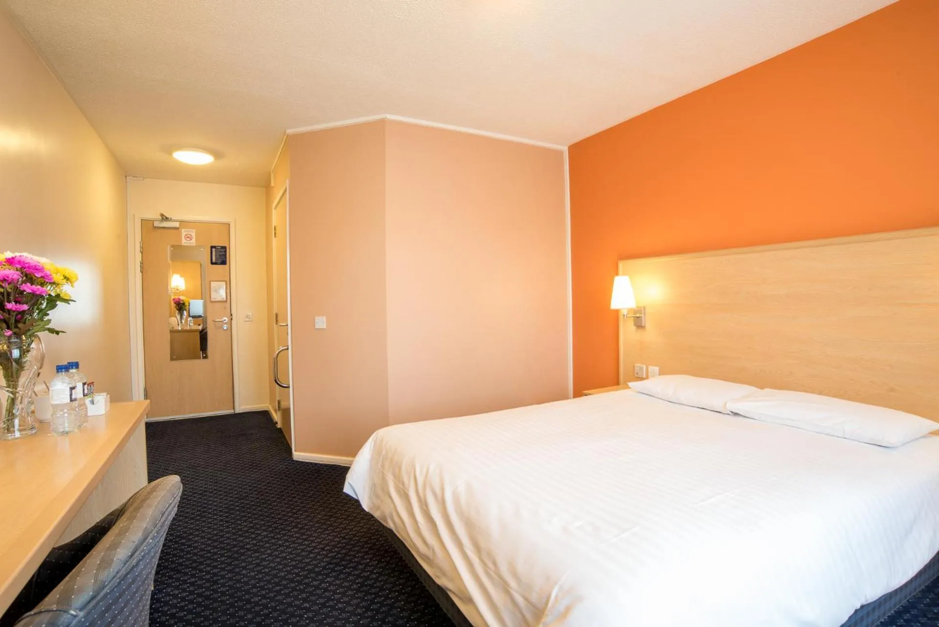 Photo of the whole room, Bed in Metro Inns Huddersfield
