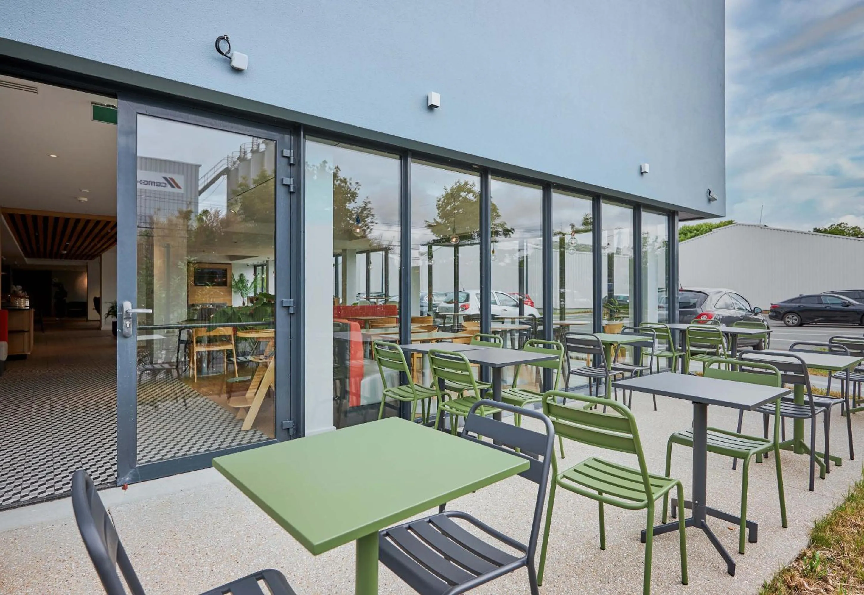 Patio in B&B HOTEL Deauville-Touques