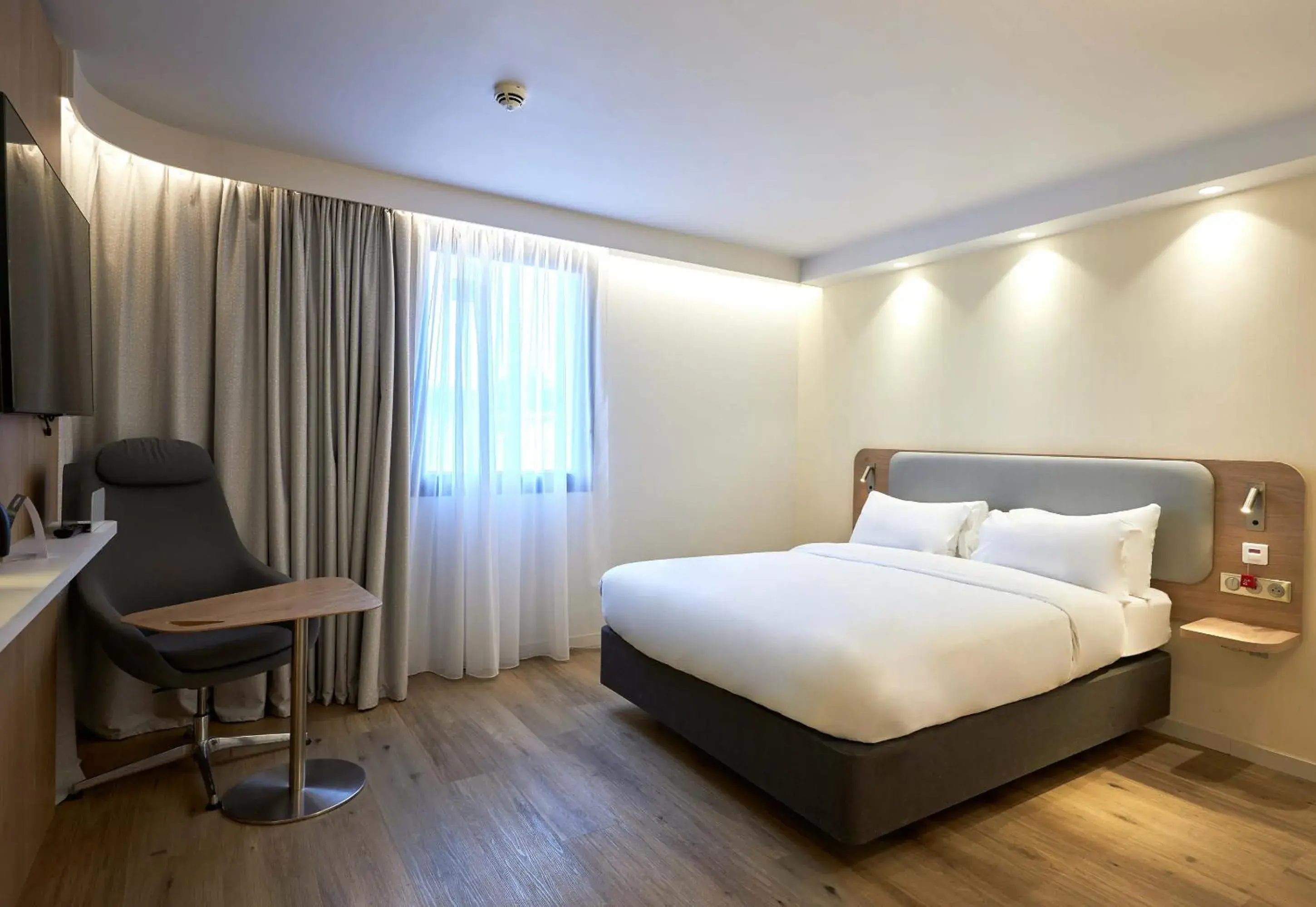 Double Room - Disability Access in B&B HOTEL Deauville-Touques Double Room - Disability Access in B&B HOTEL Deauville-Touques