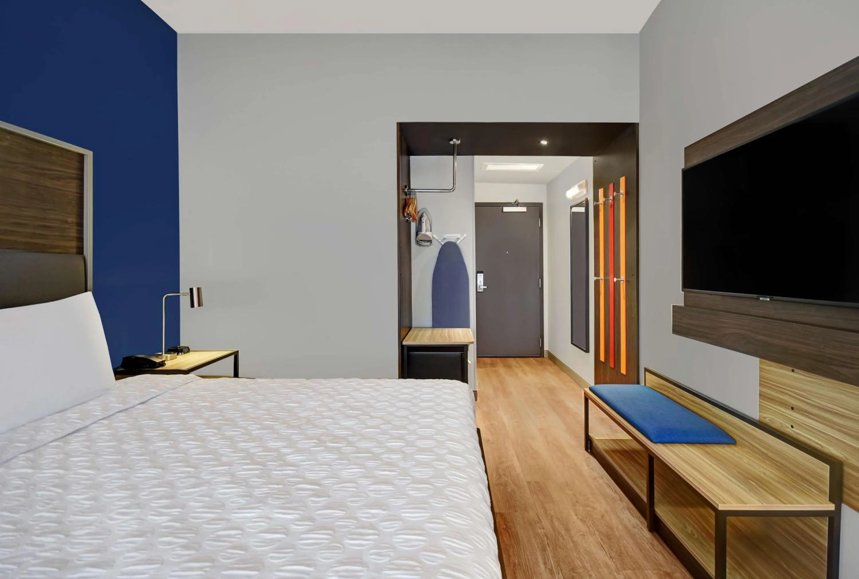 Bed in Tru By Hilton Troy Detroit, Mi