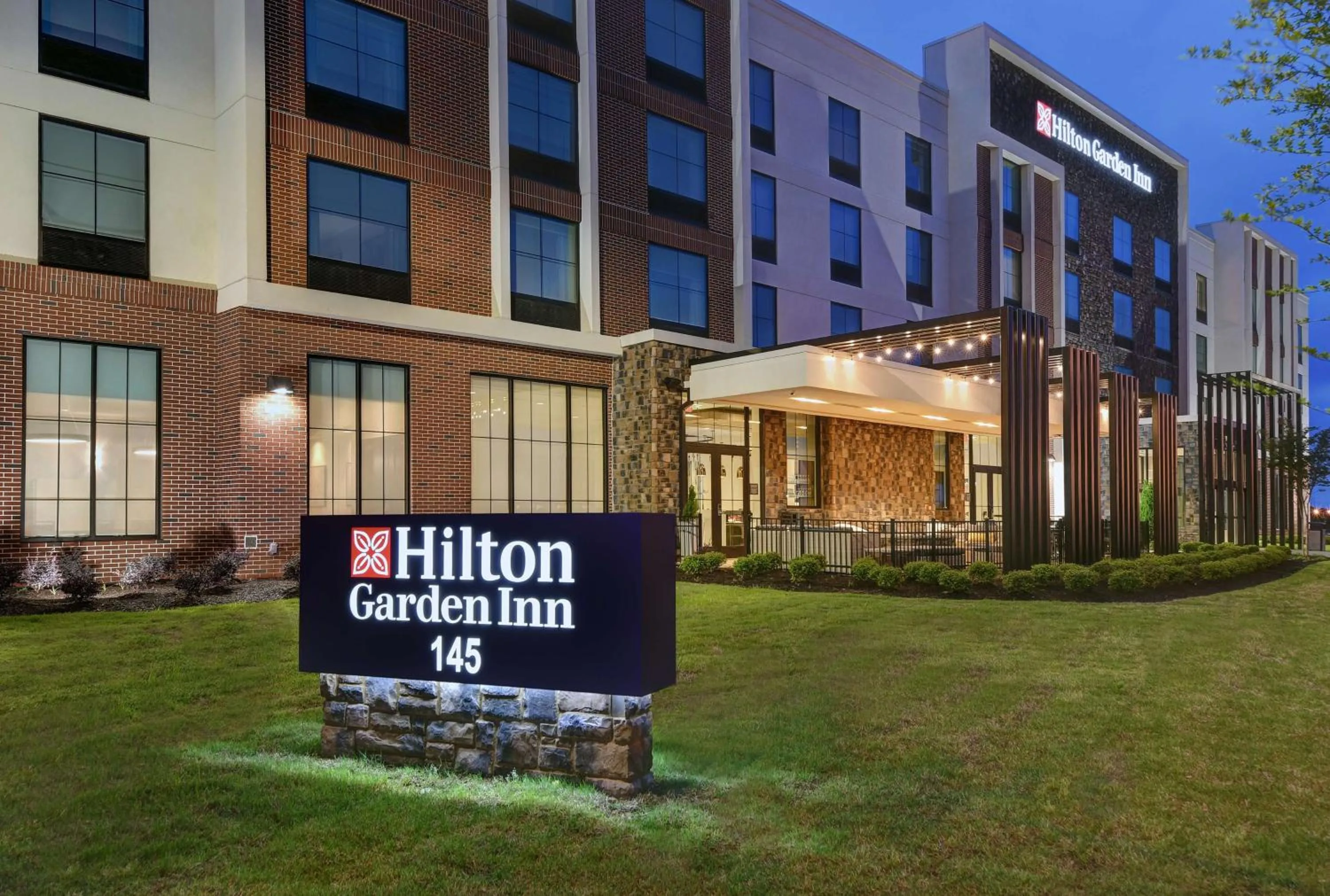 Property building in Hilton Garden Inn Madison Huntsville Airport