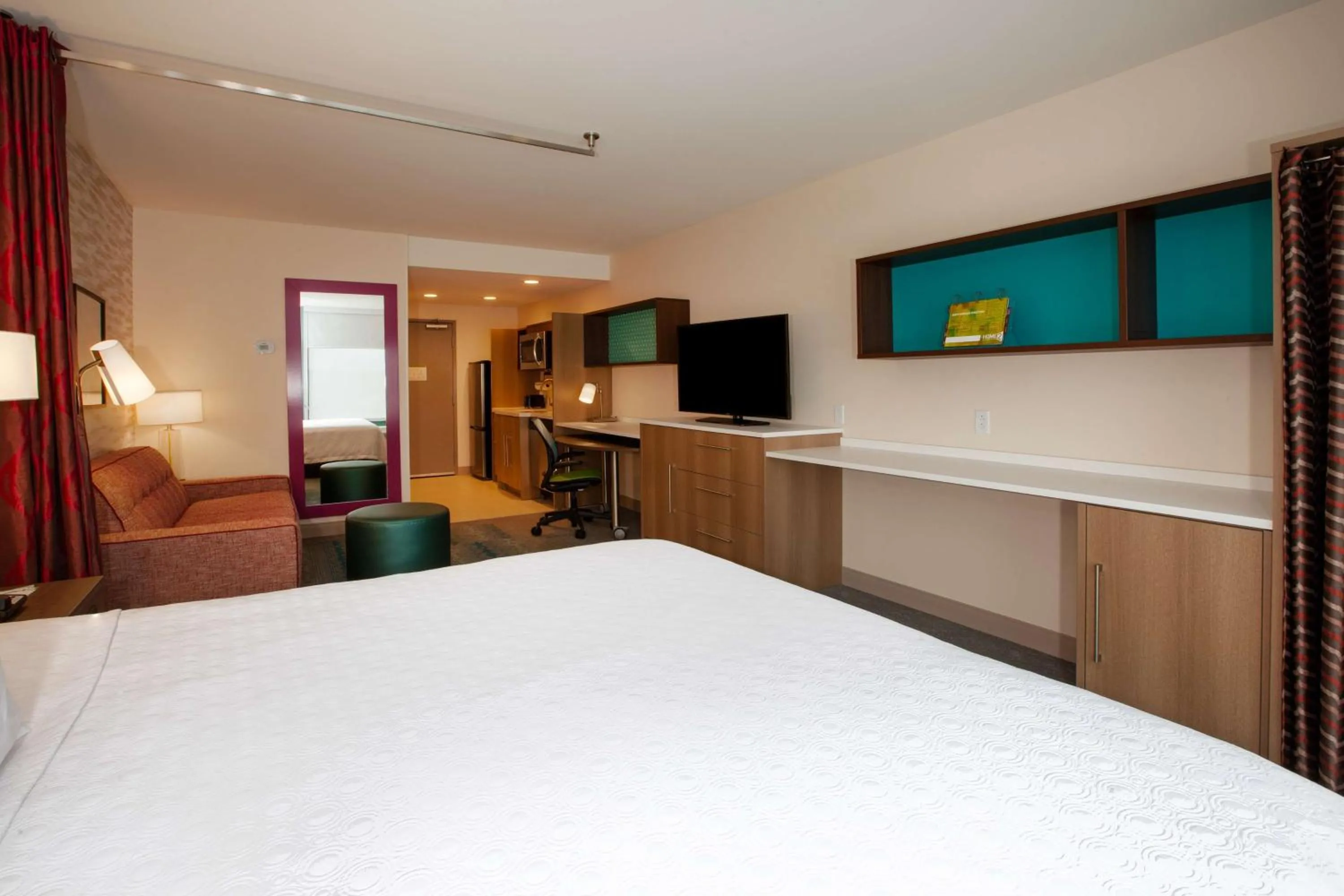 Bedroom, Bed in Home2 Suites By Hilton Lewisburg, Wv