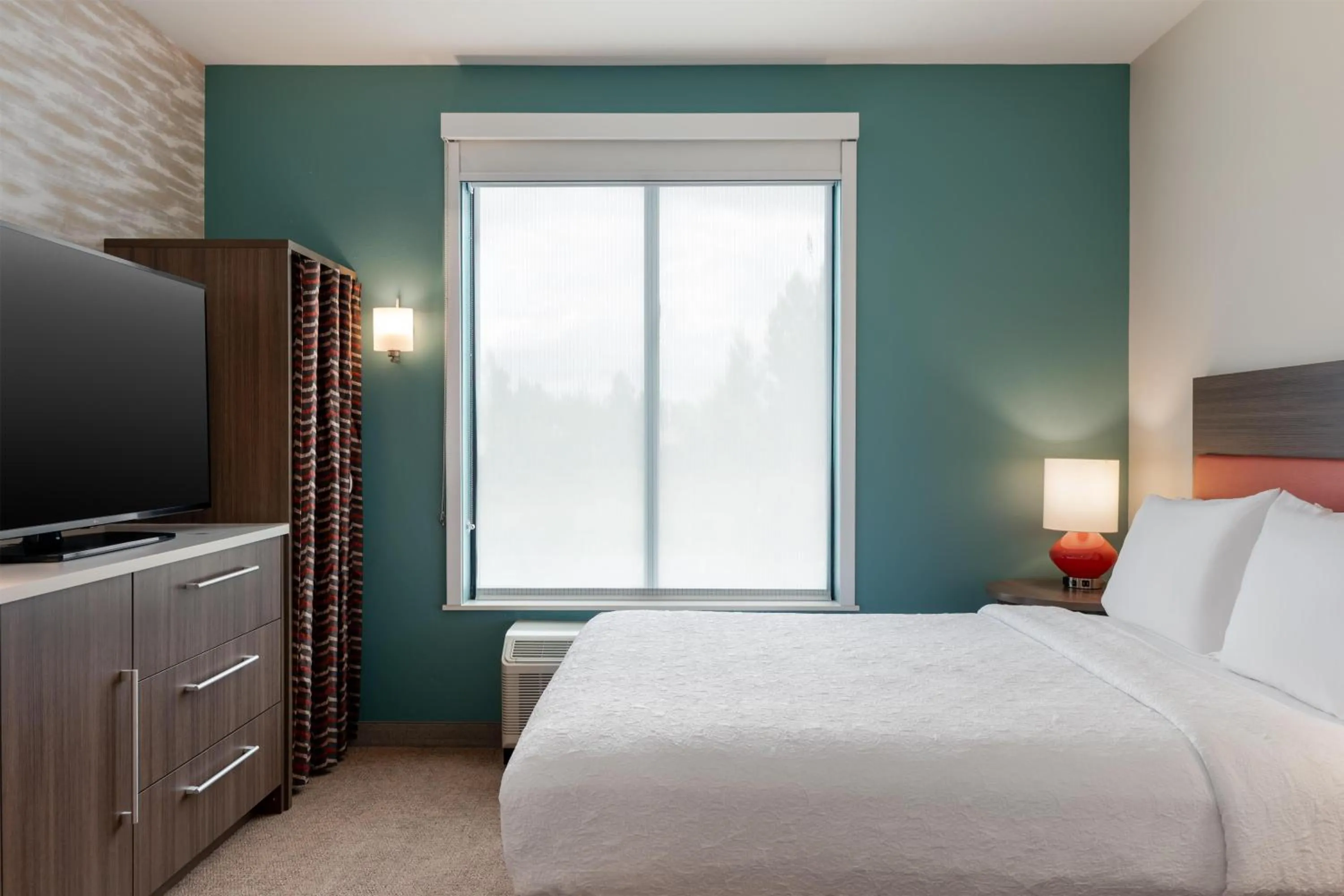 Bed in Home2 Suites By Hilton Salem