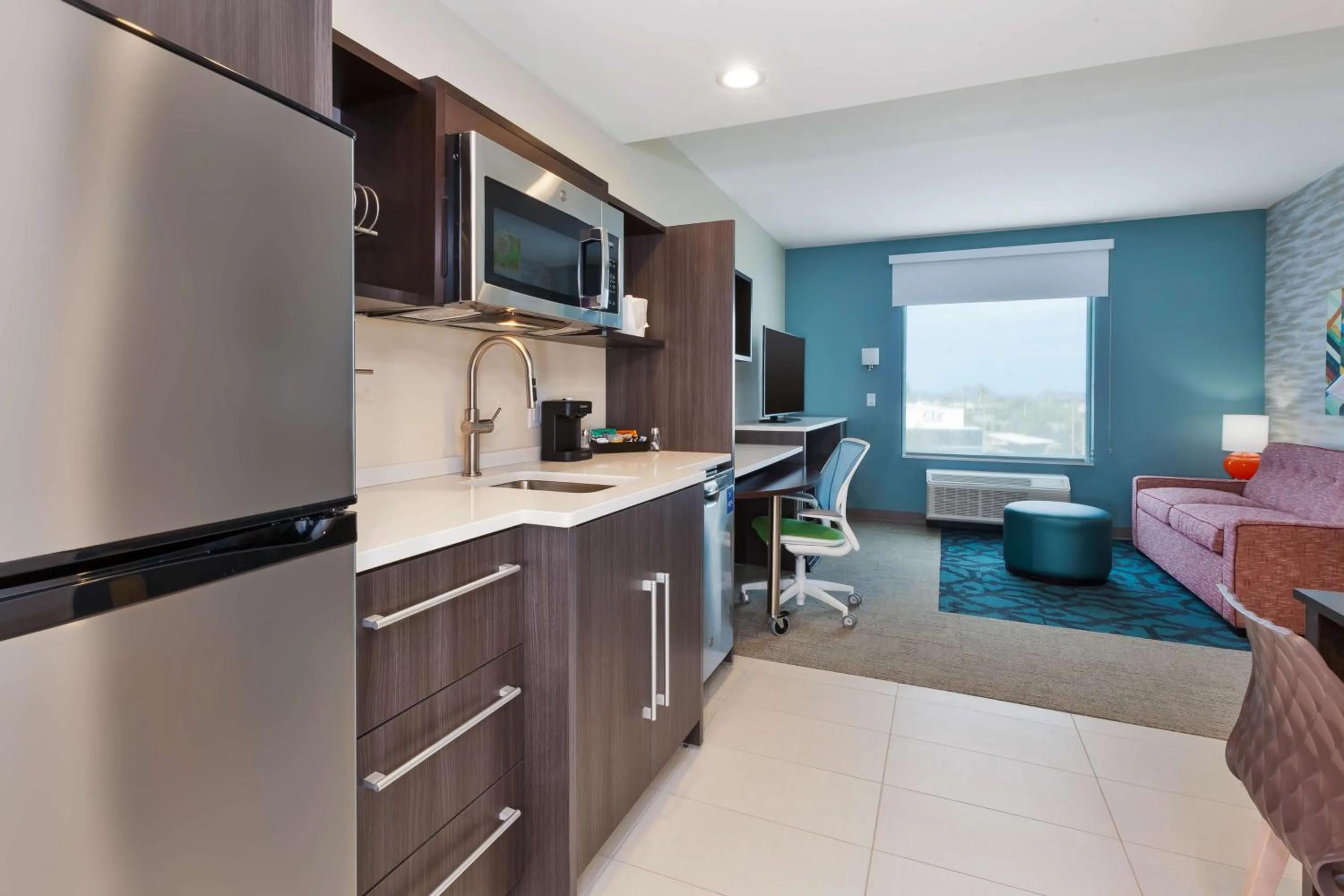 Kitchen or kitchenette in Home2 Suites By Hilton Tucson Airport, Az