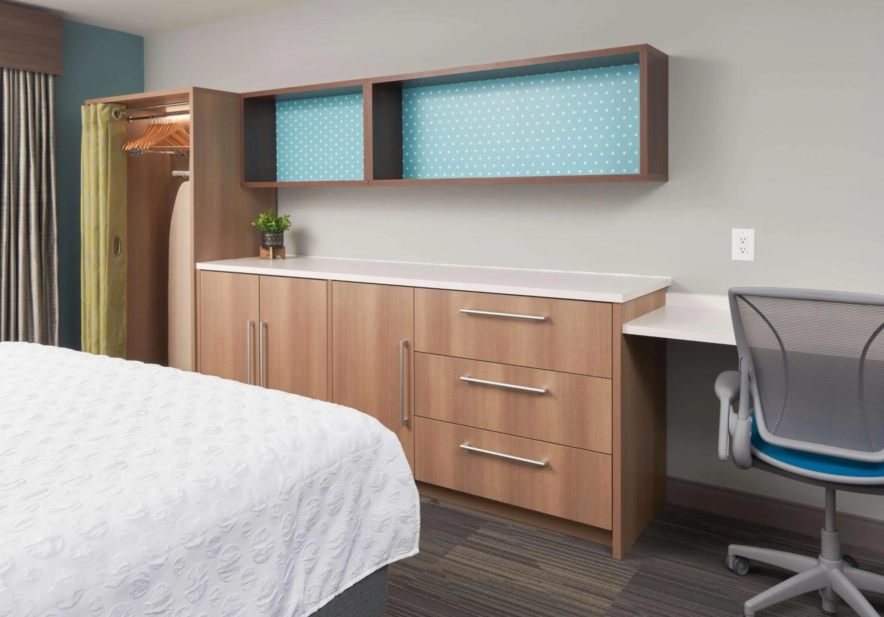 Bedroom, Bed in Home2 Suites By Hilton Pompano Beach Pier, Fl