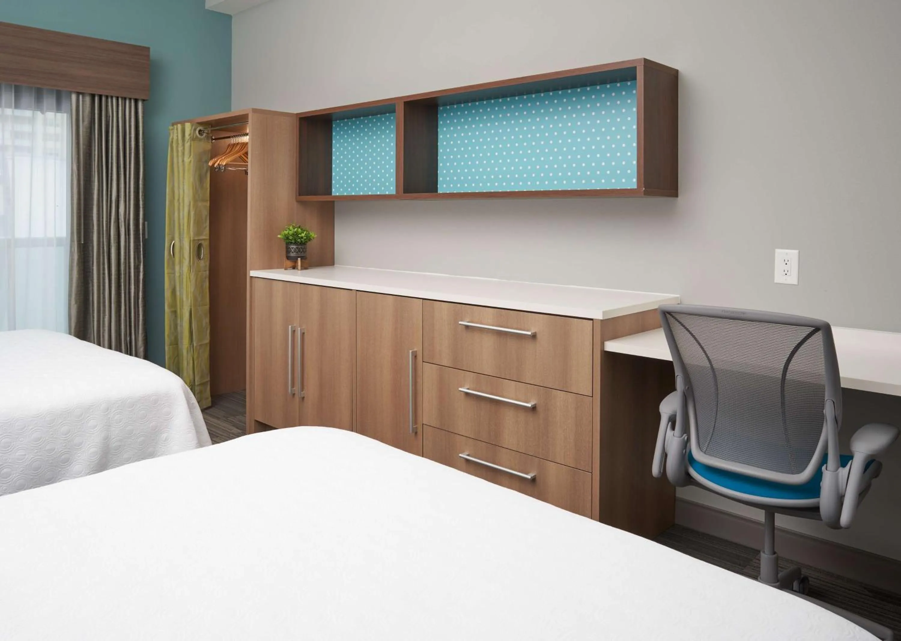 Bedroom, Bed in Home2 Suites By Hilton Pompano Beach Pier, Fl