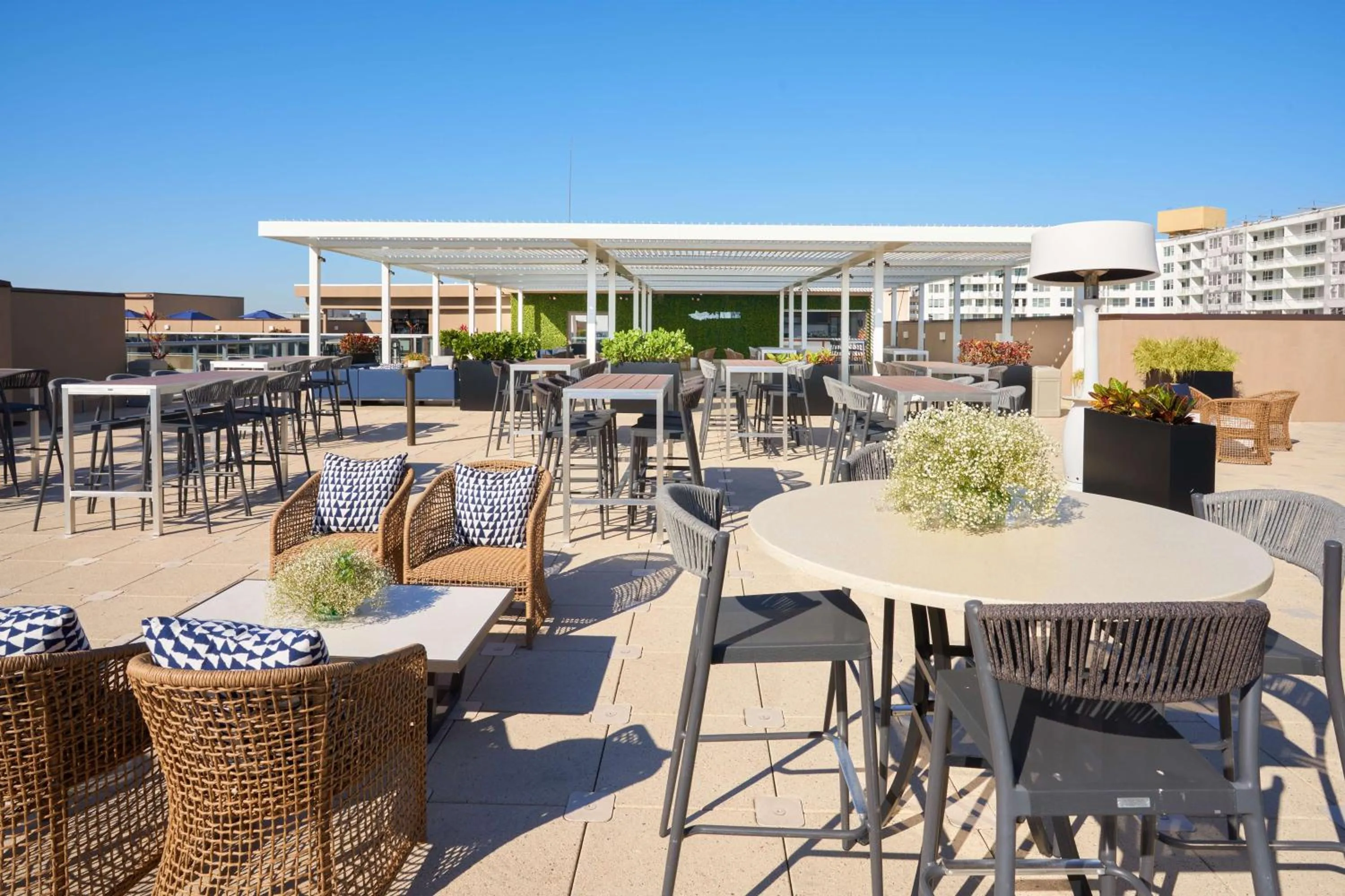 Restaurant/places to eat in Home2 Suites By Hilton Pompano Beach Pier, Fl