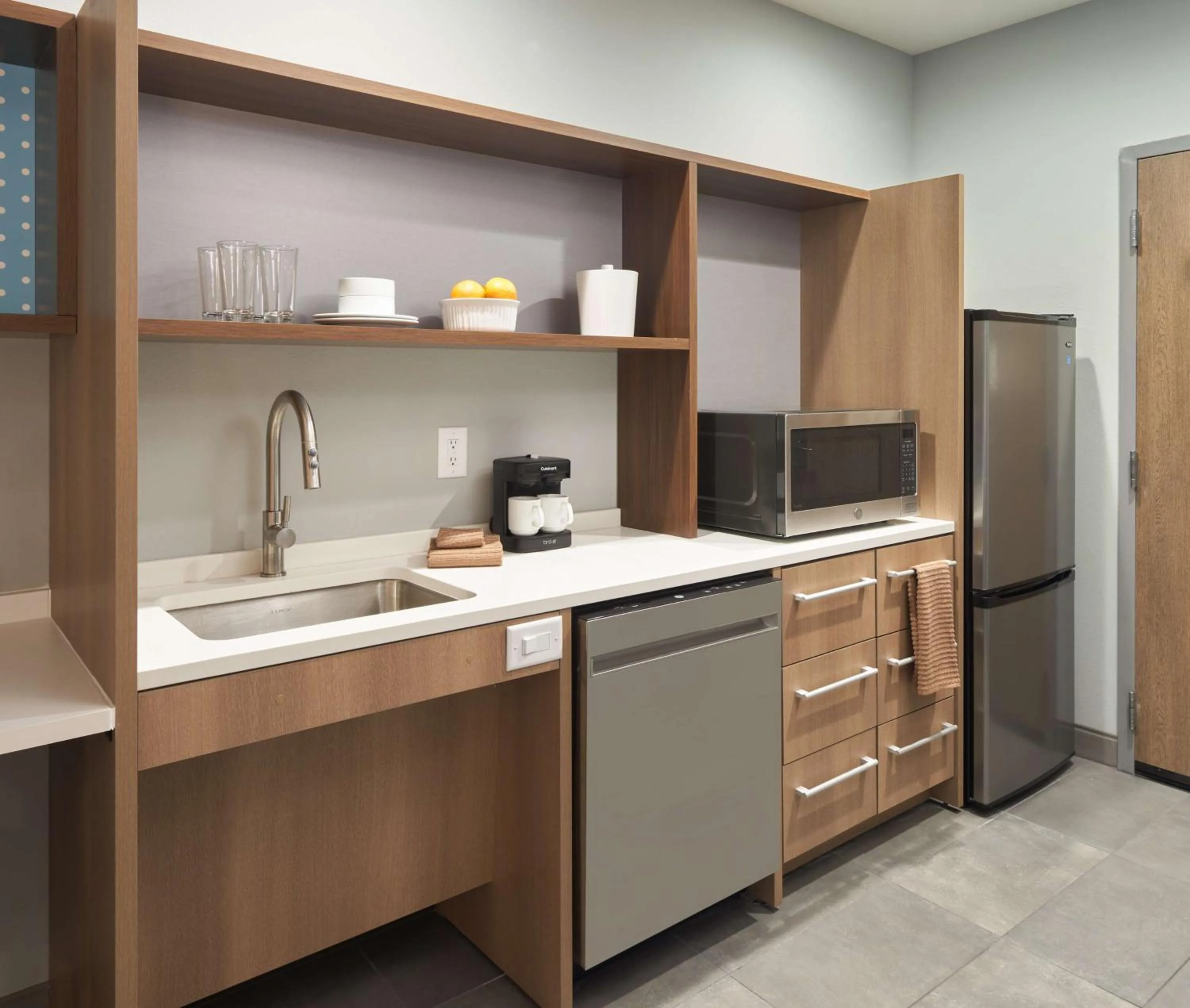 Kitchen or kitchenette in Home2 Suites By Hilton Pompano Beach Pier, Fl