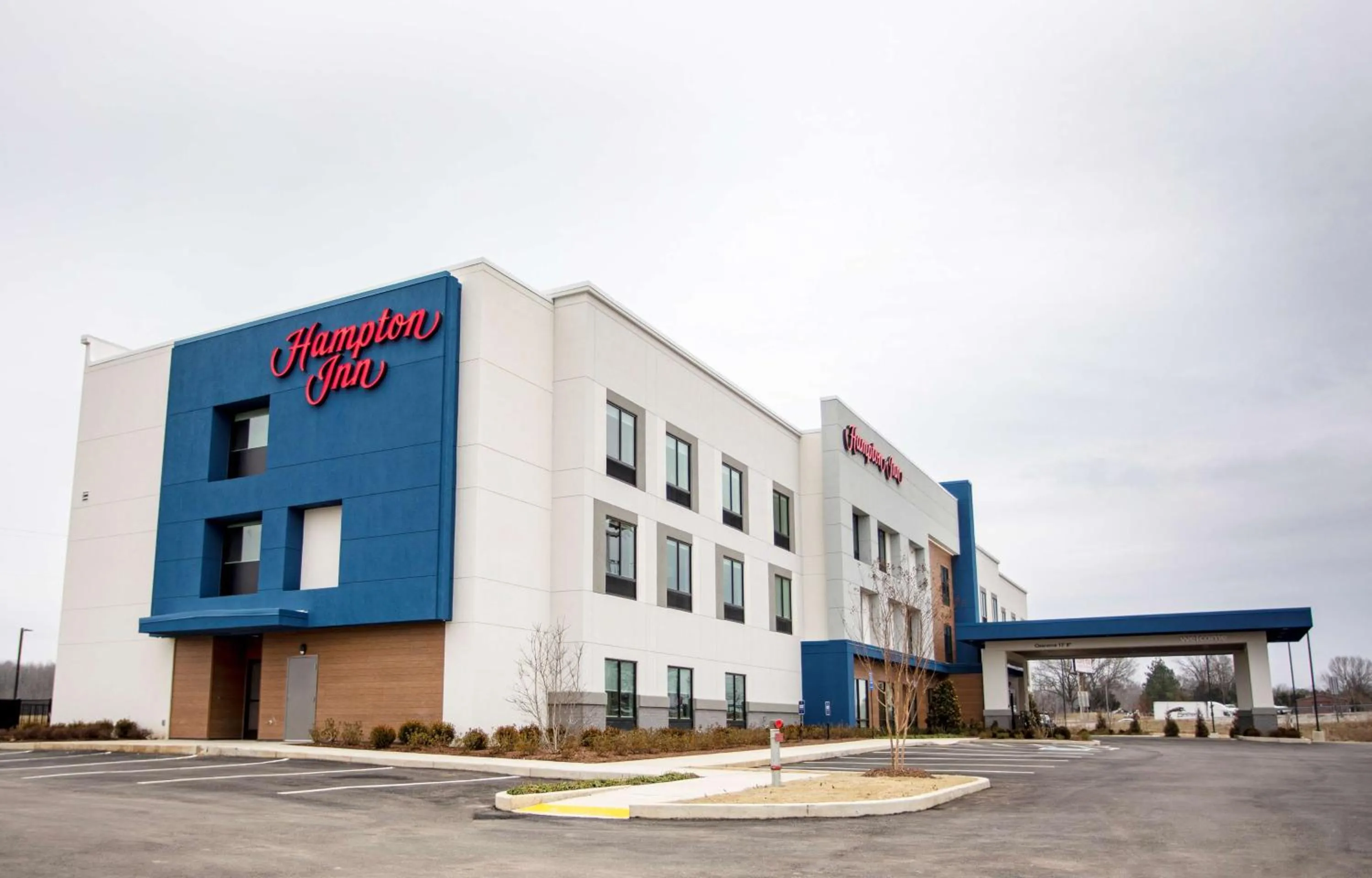 Property building in Hampton Inn Lexington, Tn