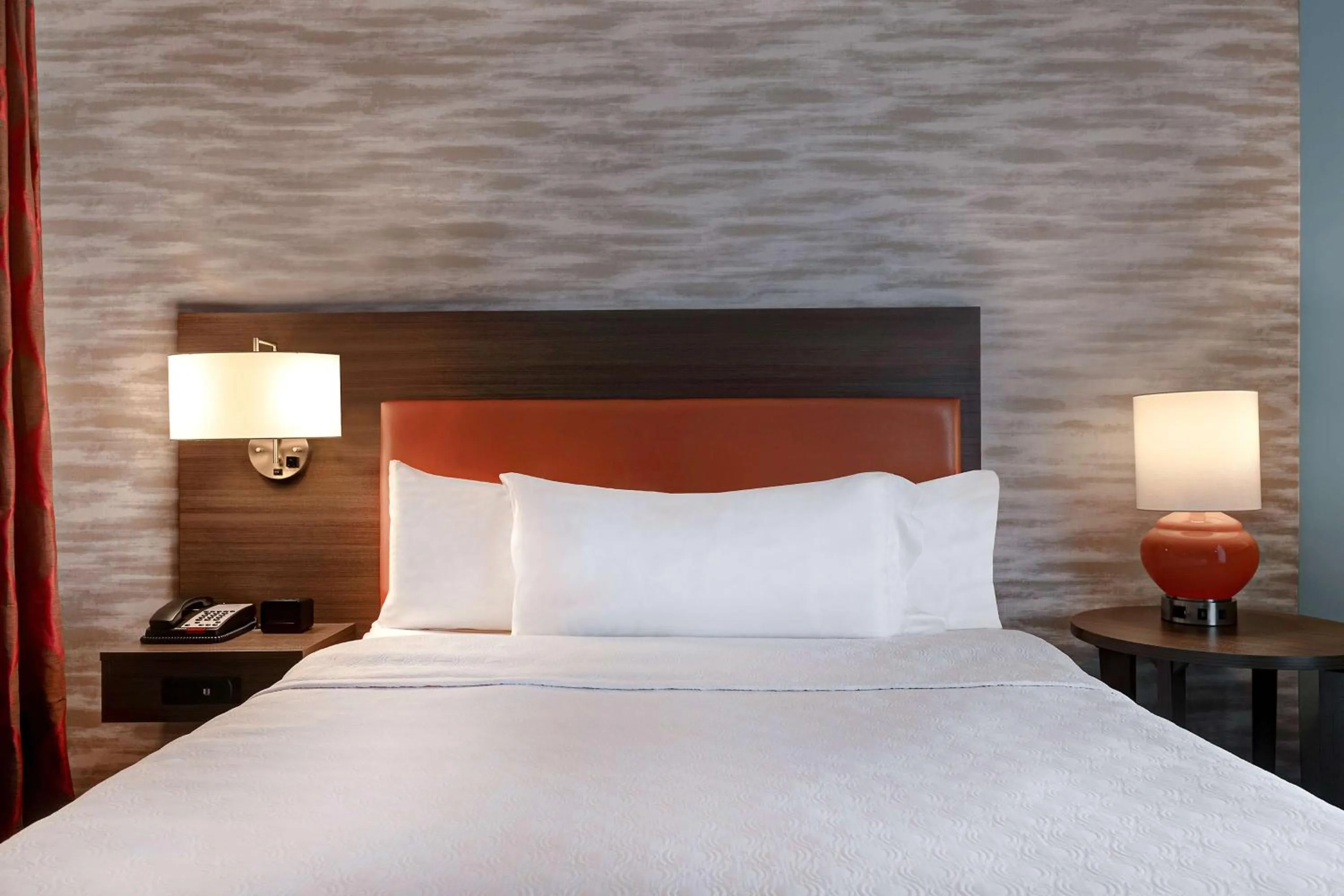 Bed in Home2 Suites by Hilton Gulf Breeze Pensacola Area, FL