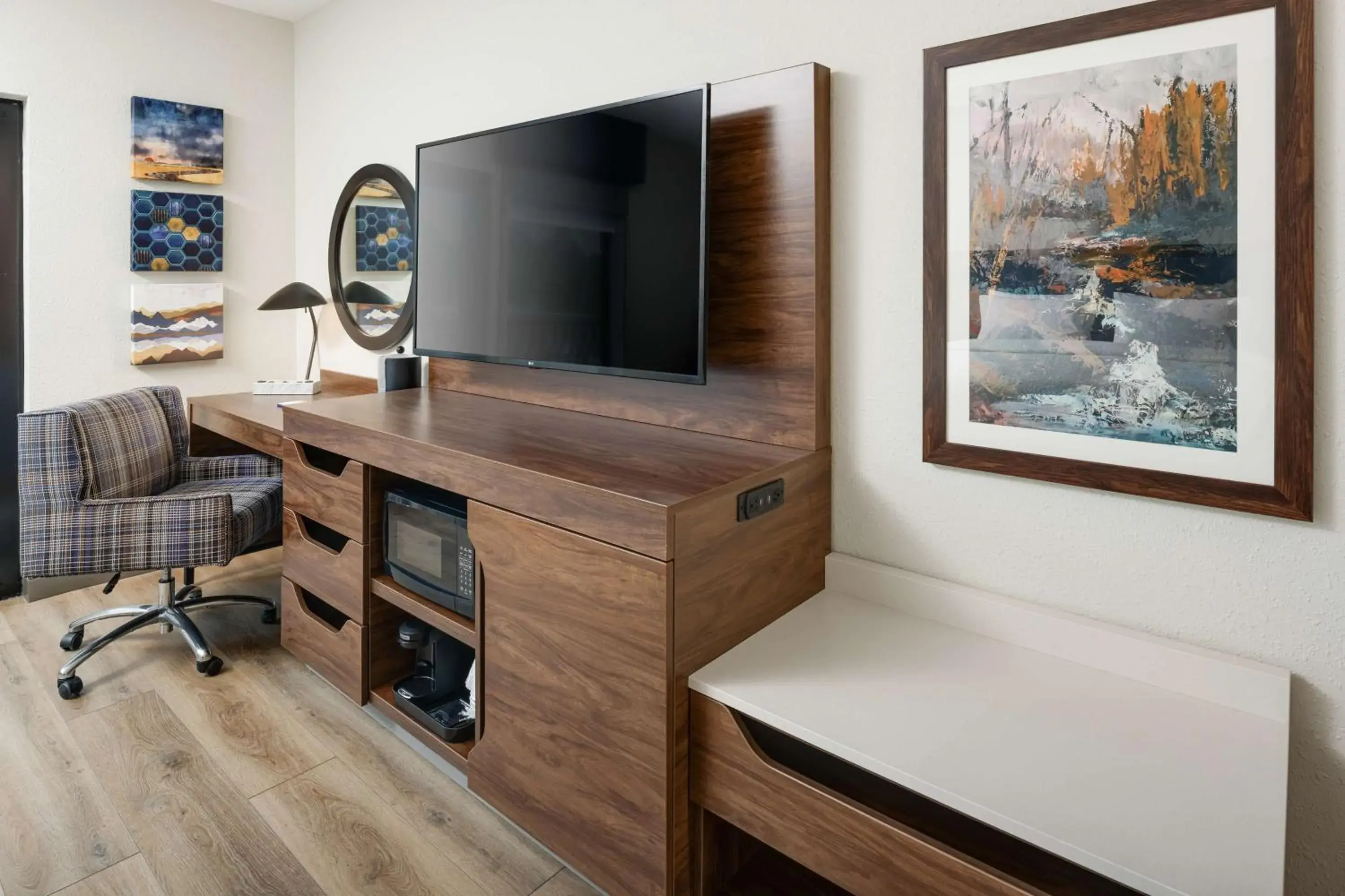 King Room - Hearing Accessible/Non-Smoking in Hampton Inn Blue Ridge, GA King Room - Hearing Accessible/Non-Smoking in Hampton Inn Blue Ridge, GA