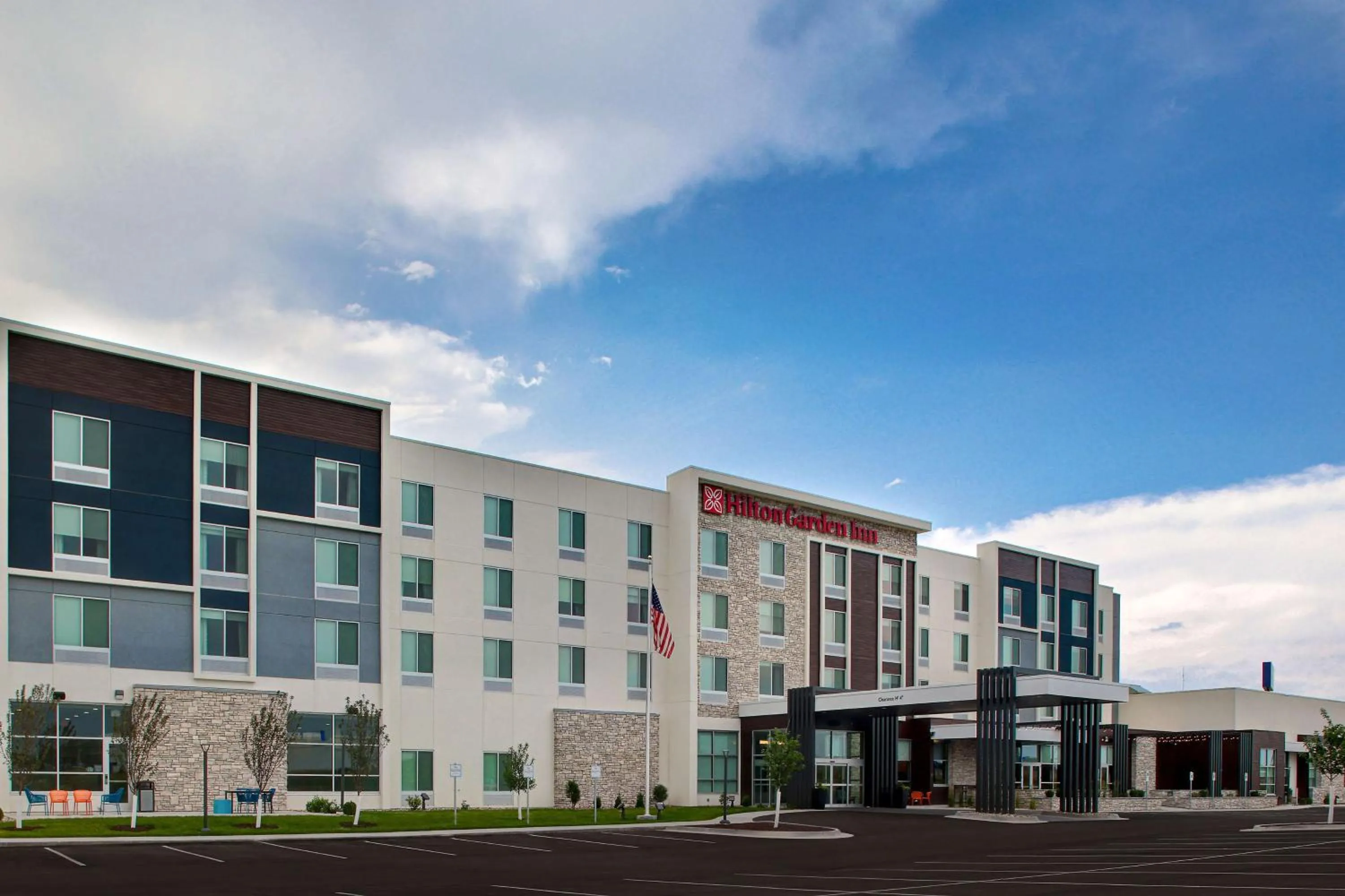Property building in Hilton Garden Inn Cedar Rapids