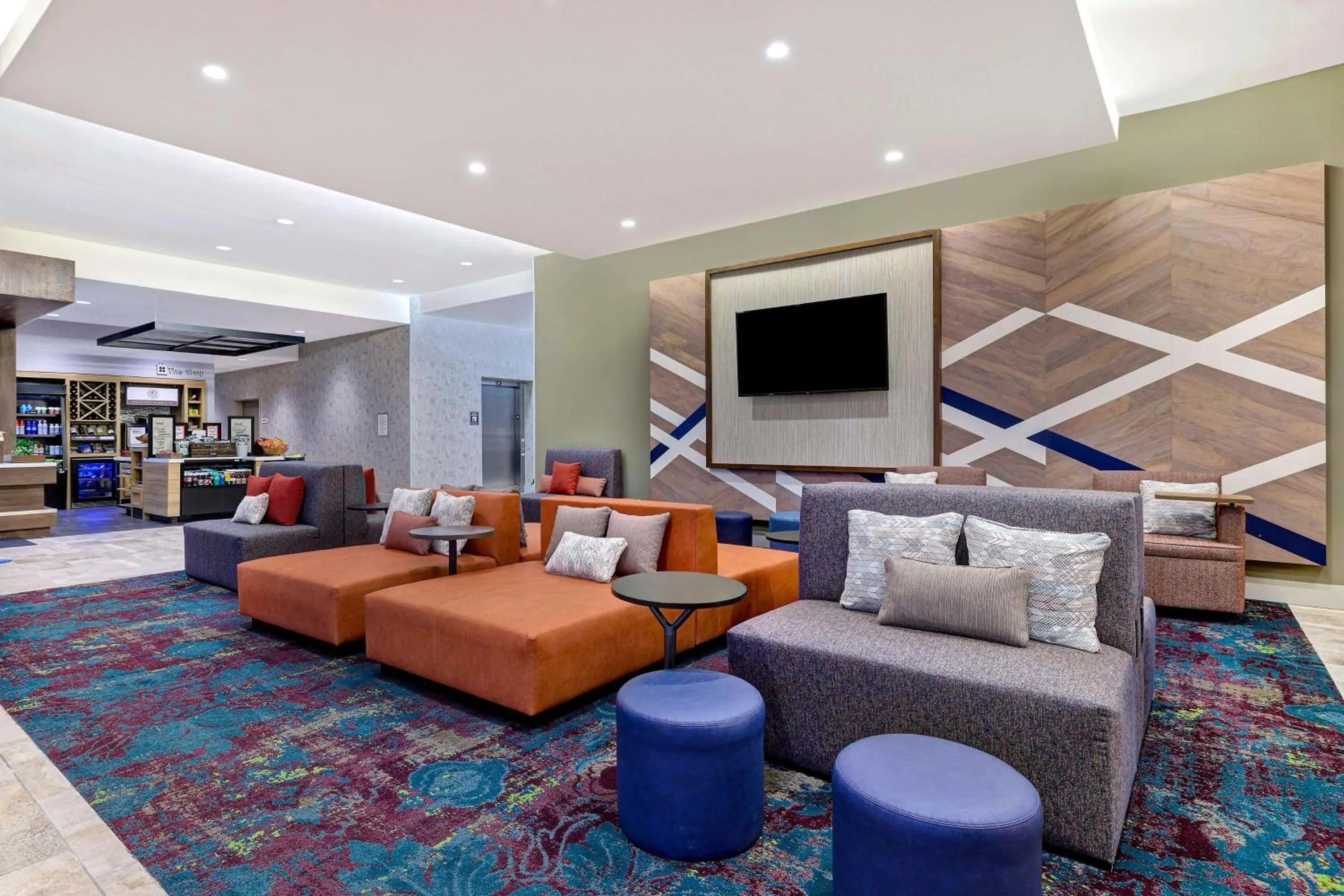 Lobby or reception in Hilton Garden Inn Cedar Rapids