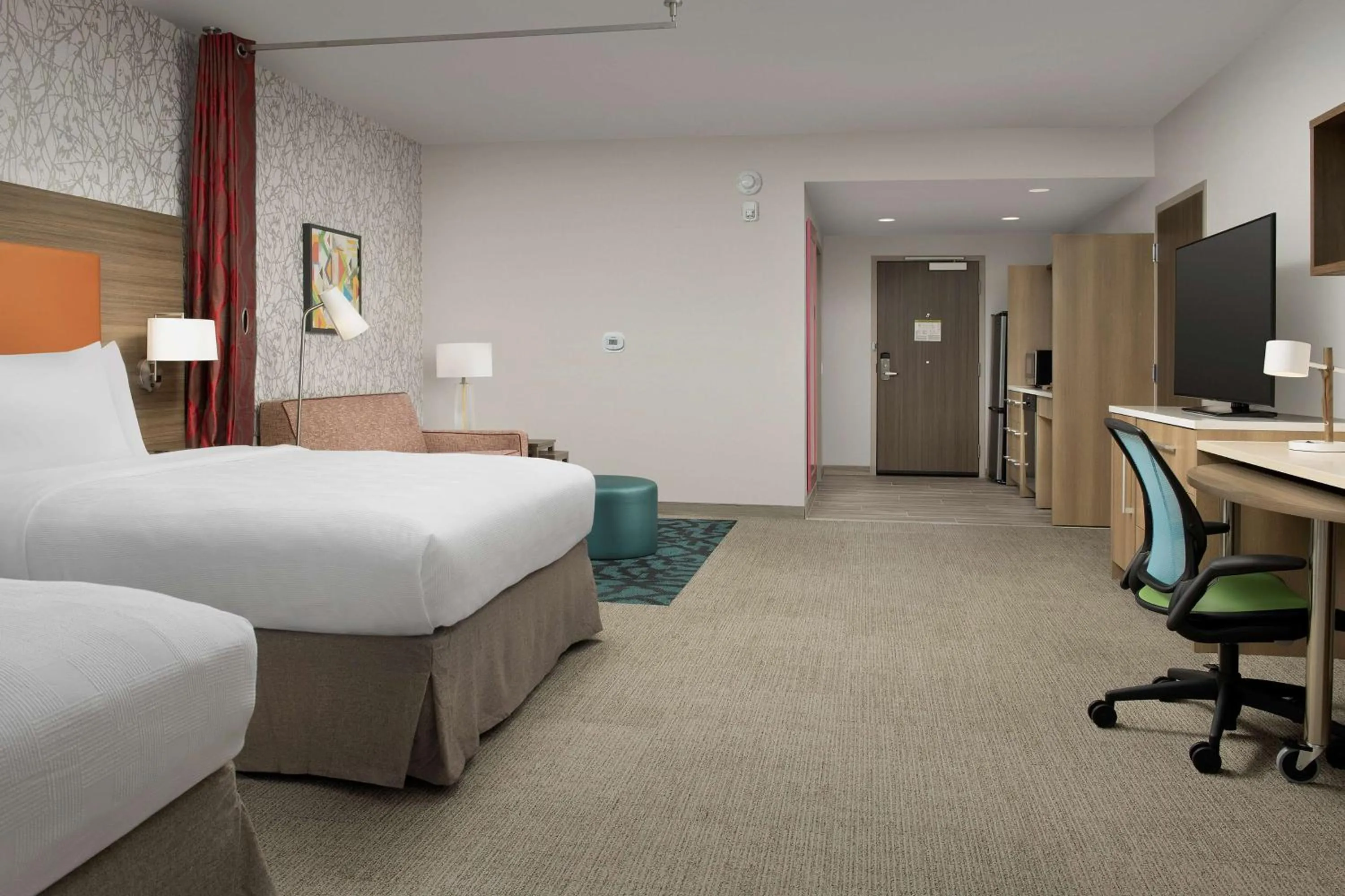 Bed in Home2 Suites By Hilton Tampa Westshore Airport, Fl