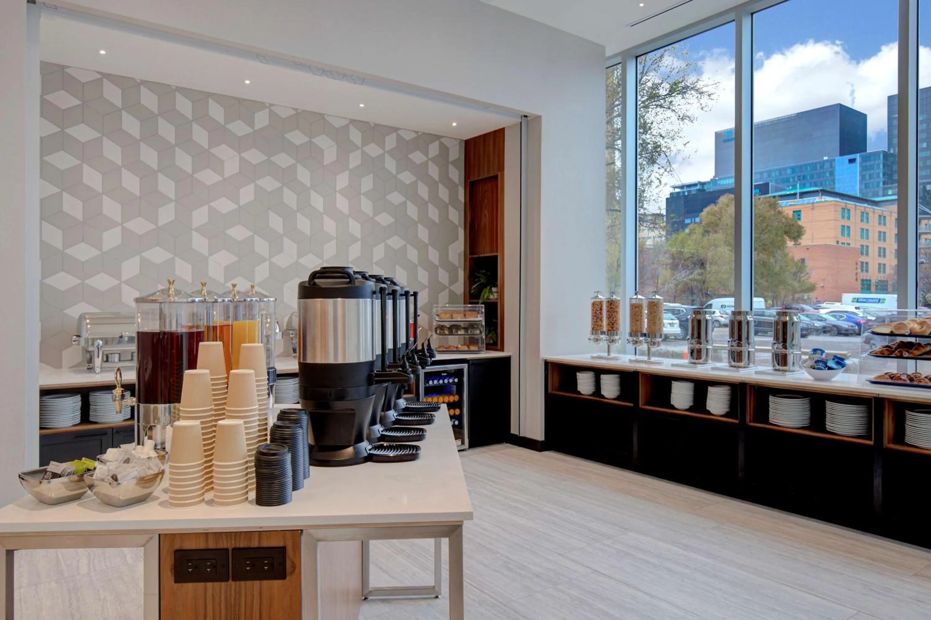 Breakfast in Hampton Inn Montreal Downtown, Qc