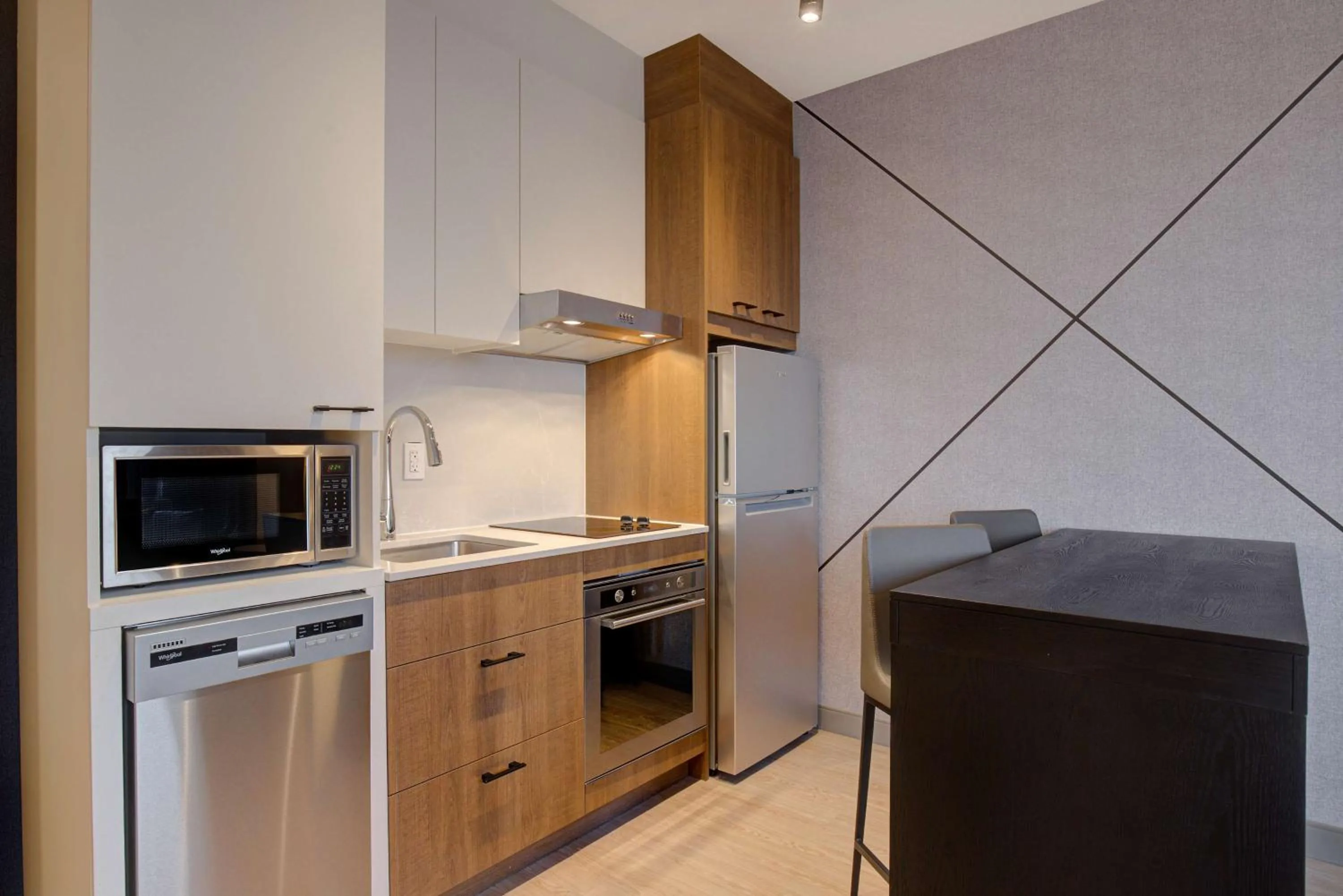 Kitchen or kitchenette in Hampton Inn Montreal Downtown, Qc