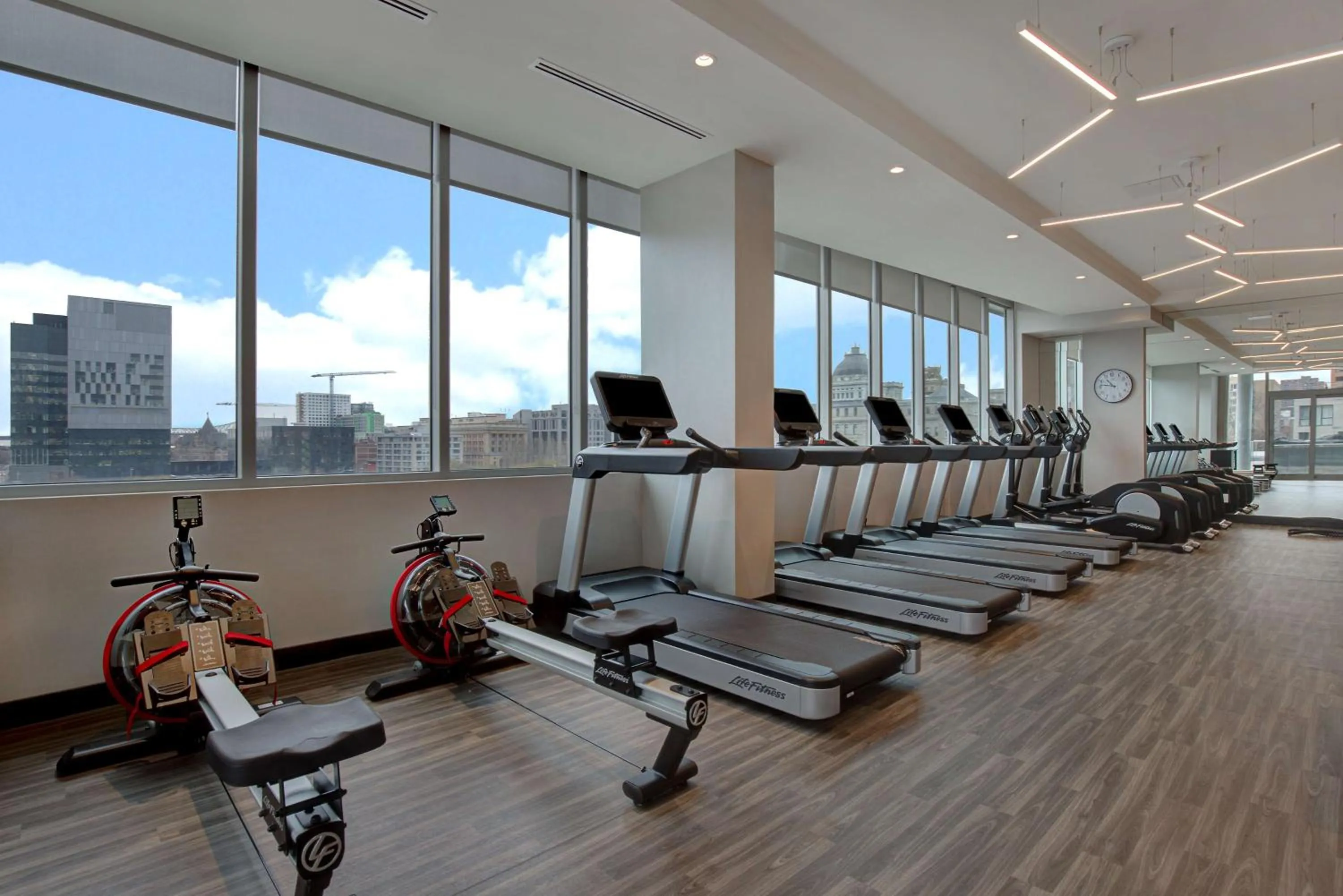 Fitness centre/facilities in Hampton Inn Montreal Downtown, Qc