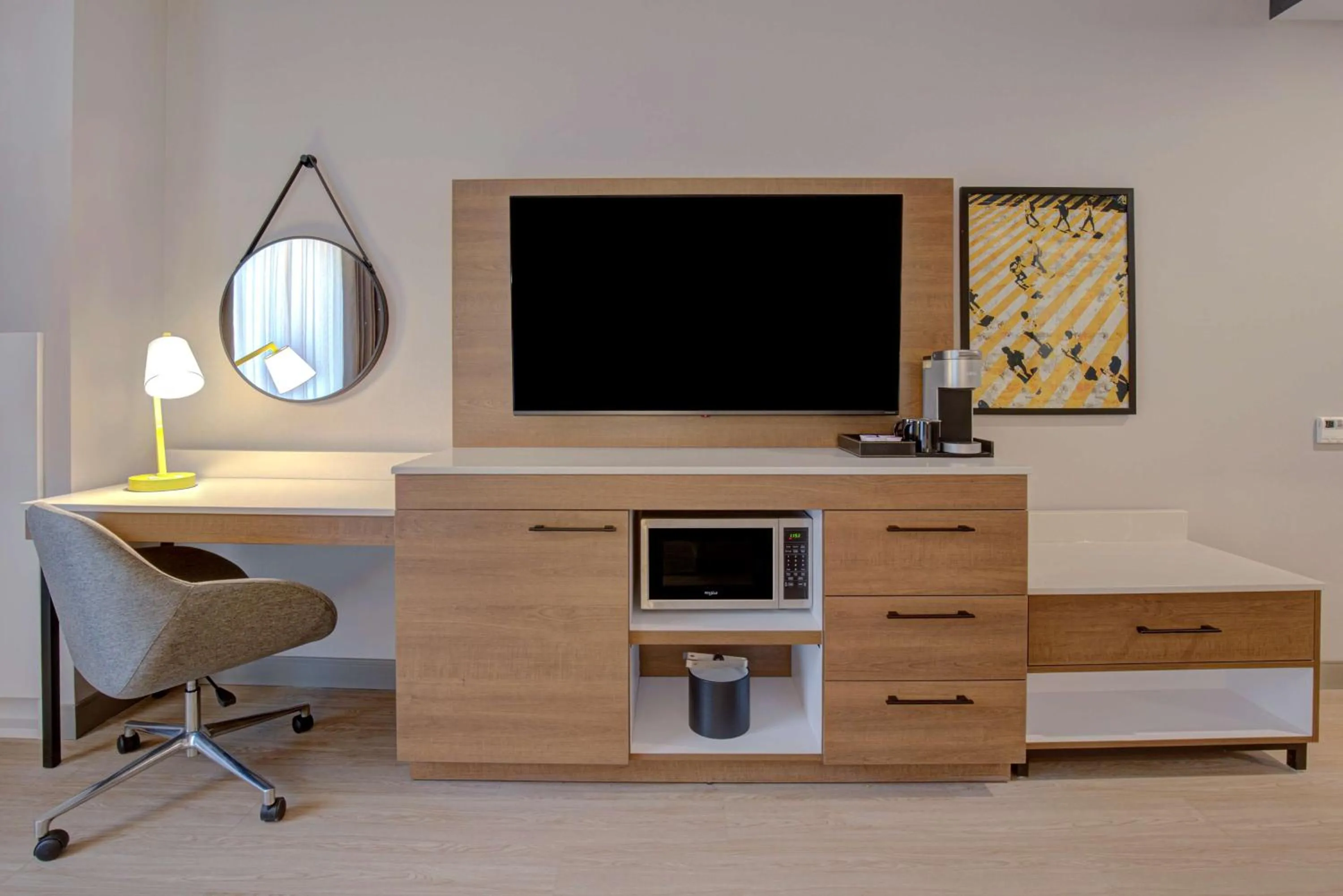 Bedroom in Hampton Inn Montreal Downtown, Qc