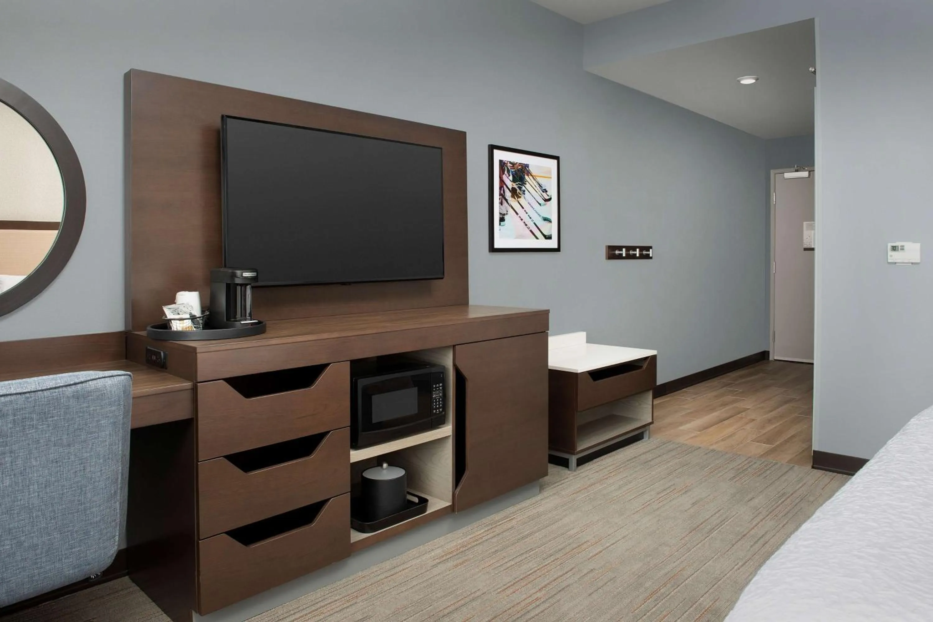 Bedroom, Bed in Hampton Inn Warroad, MN