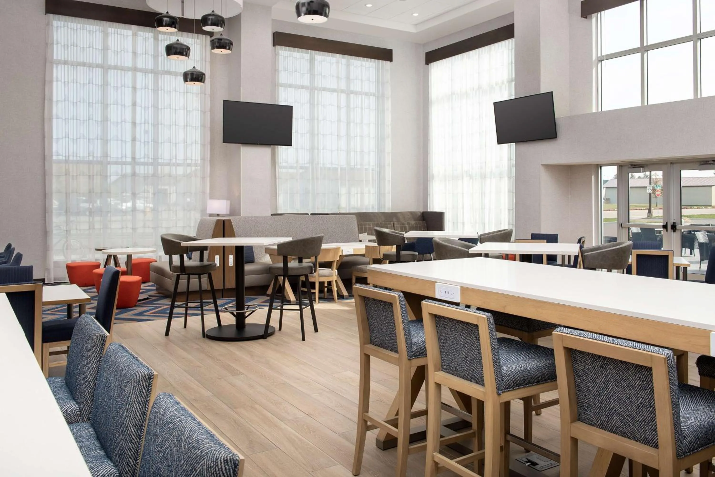 Lobby or reception in Hampton Inn Warroad, MN