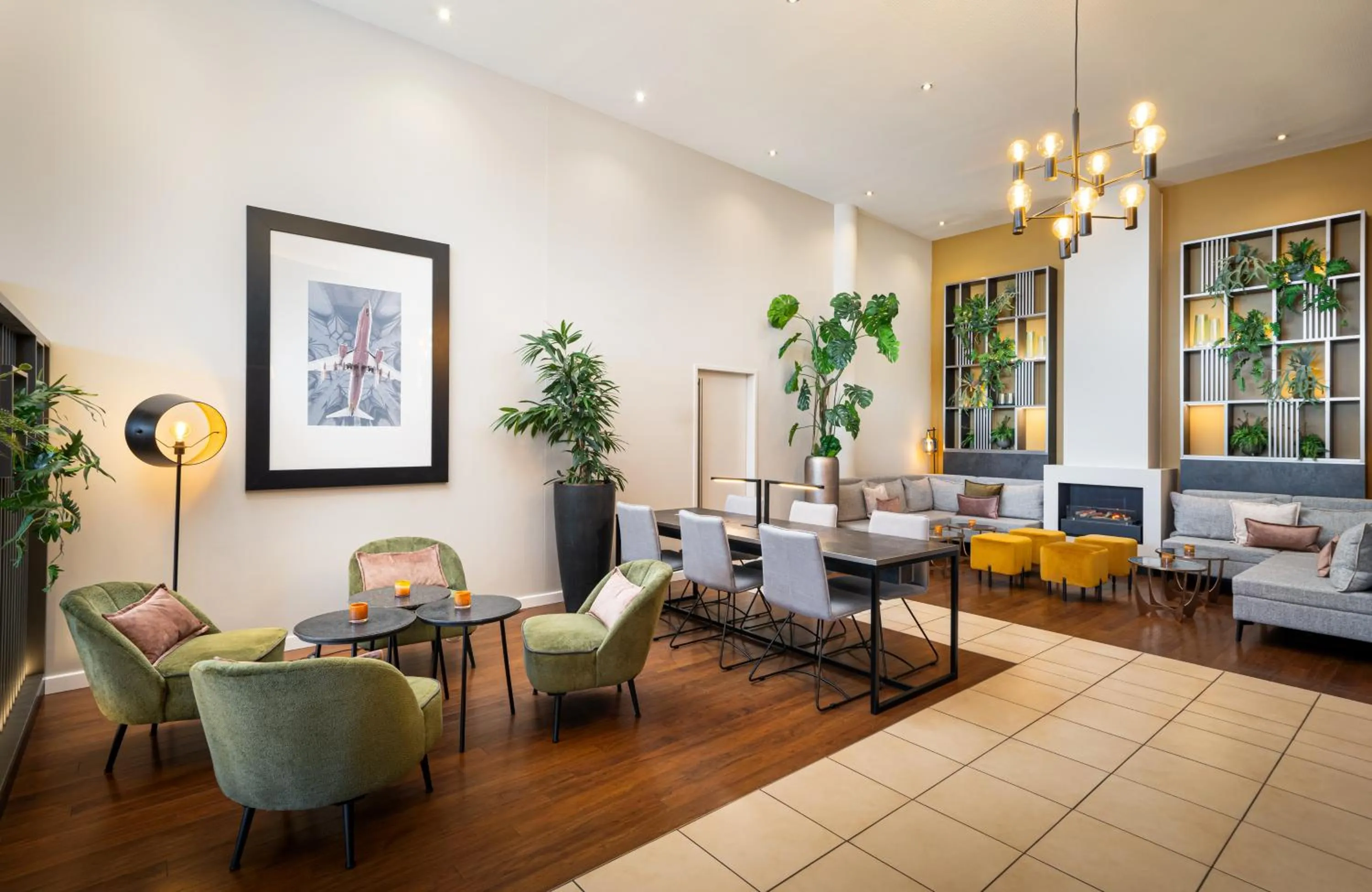 Lobby or reception in Leonardo Hotel Salzburg Airport