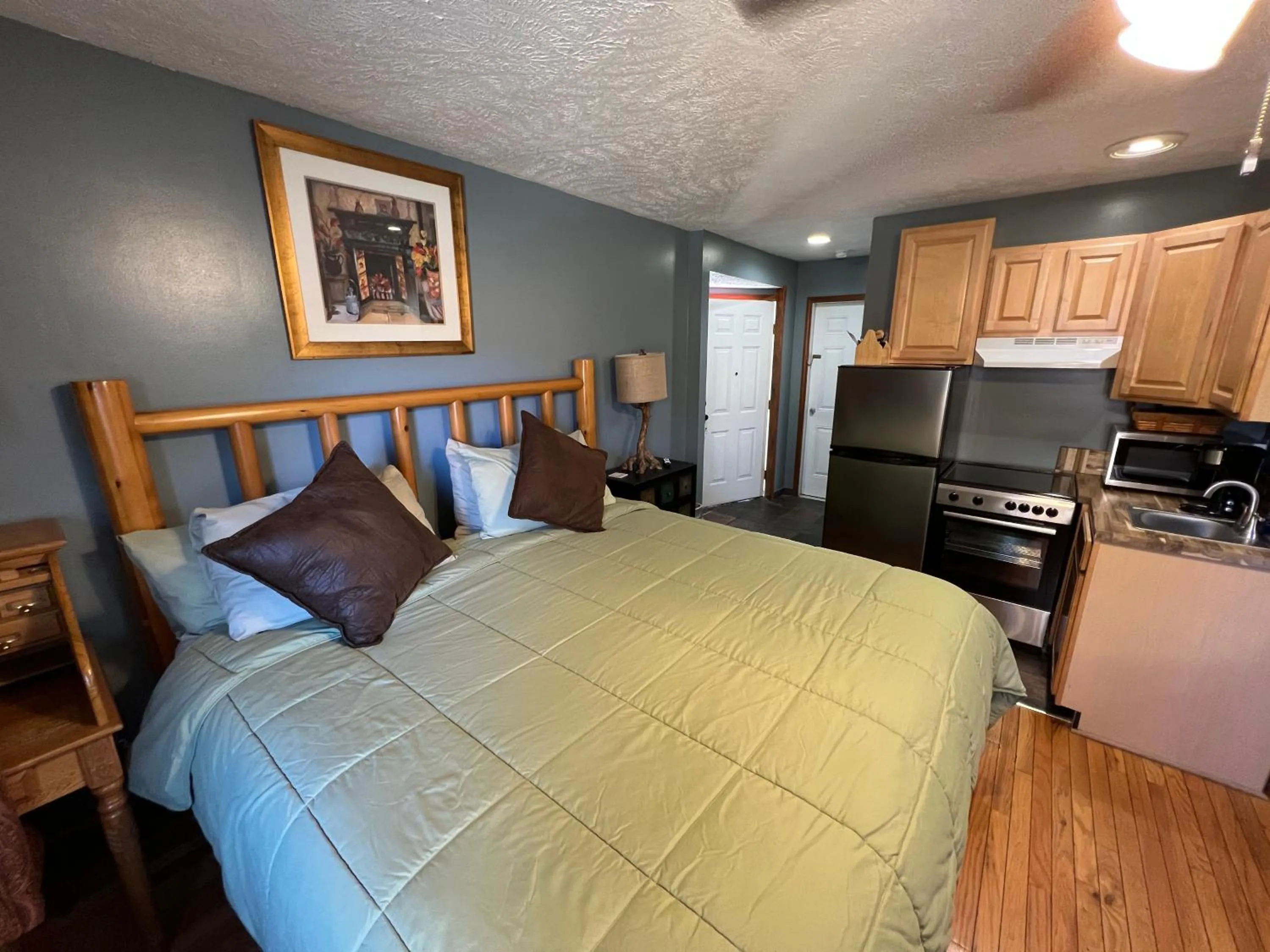 Bed in Homestead Inn - Blowing Rock