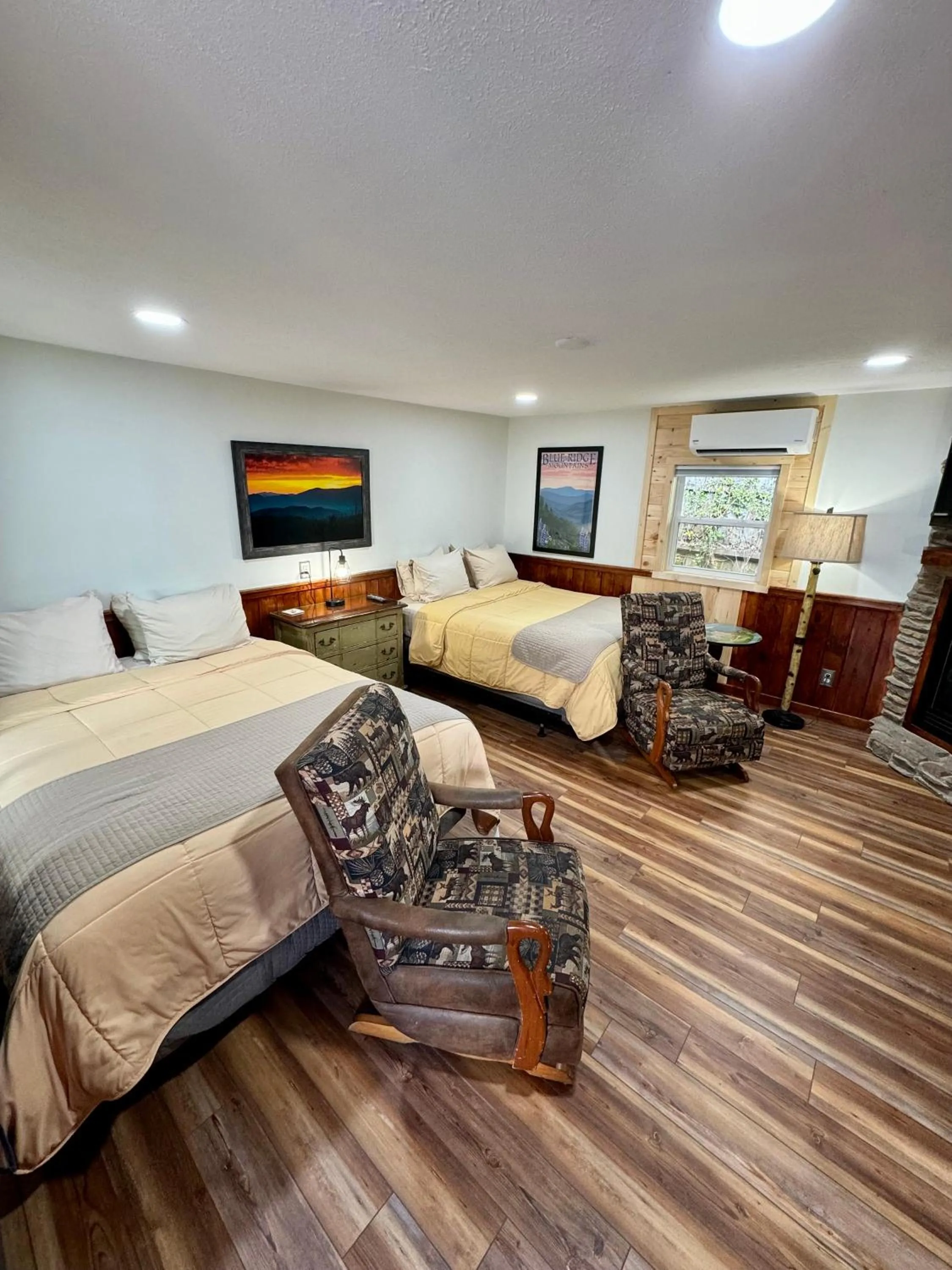 Bed in Homestead Inn - Blowing Rock