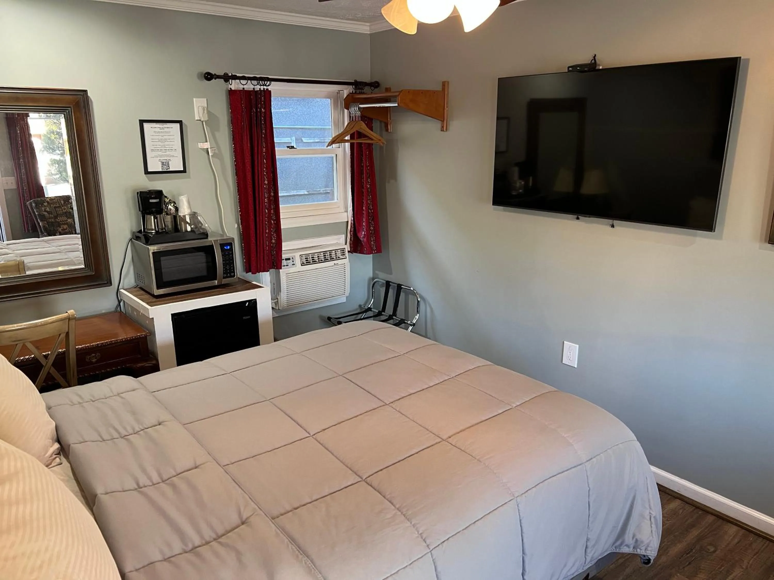 Bed in Homestead Inn - Blowing Rock